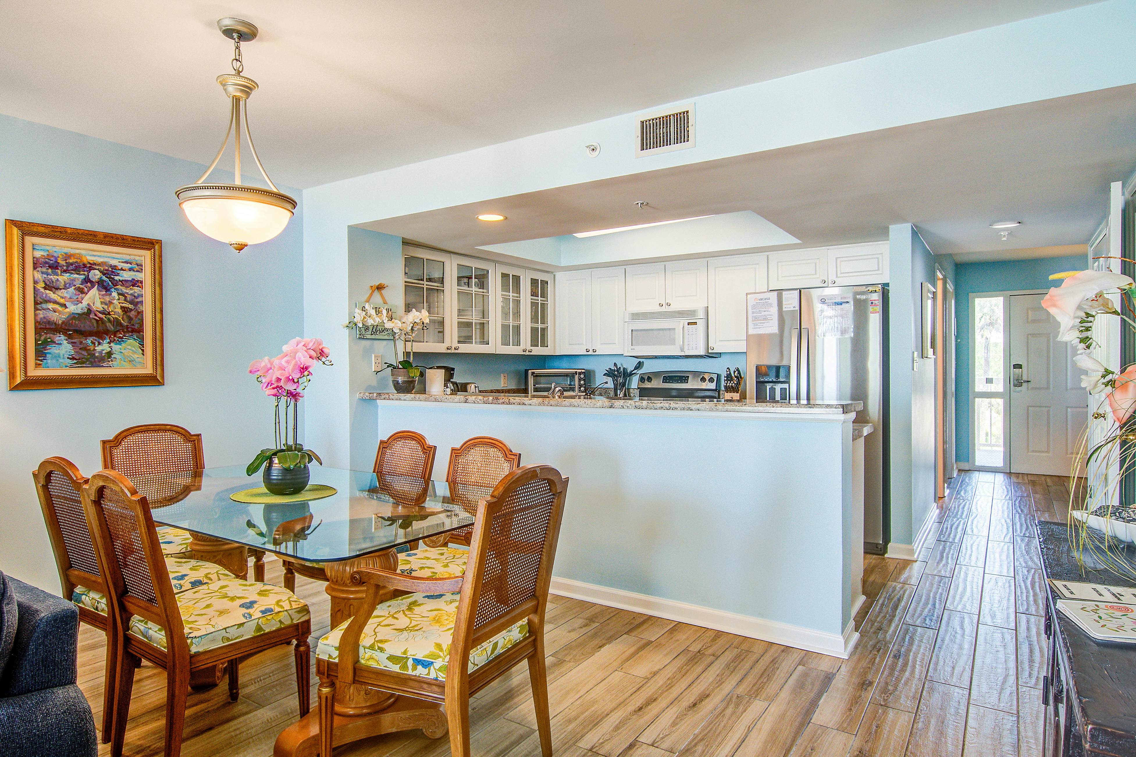 Oceanfront, first-floor villa w/large balcony & shared pool - near the beach