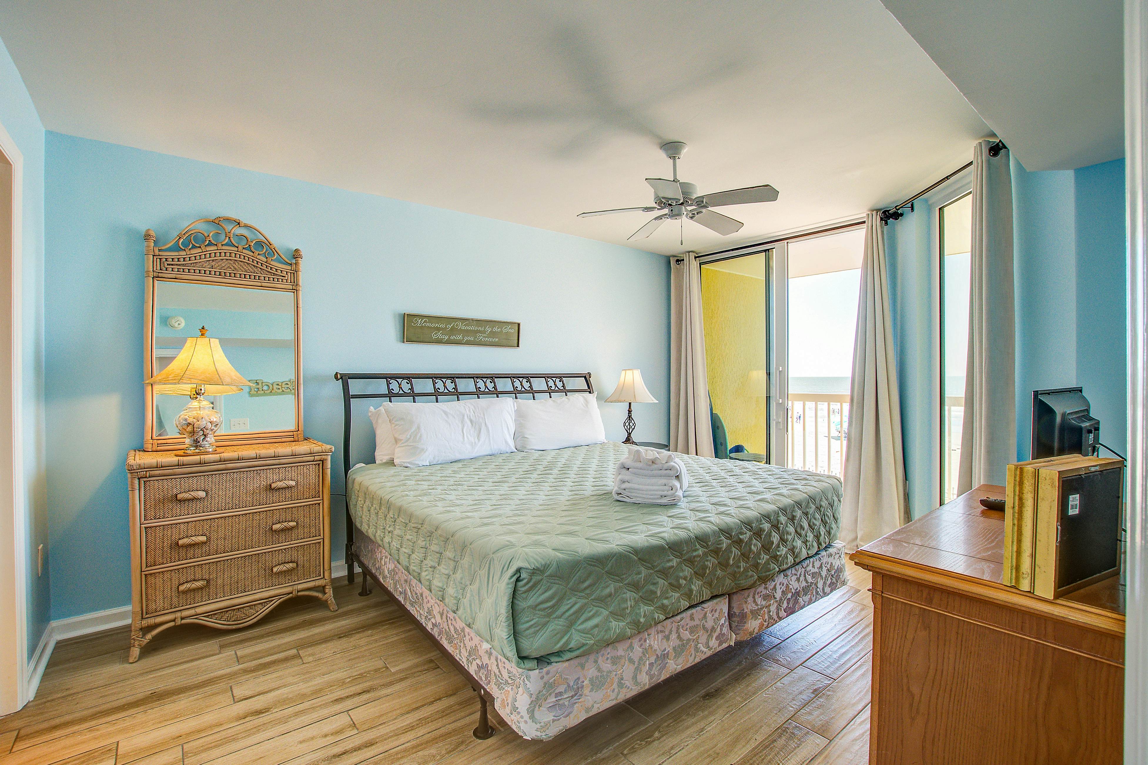 Oceanfront, first-floor villa w/large balcony & shared pool - near the beach