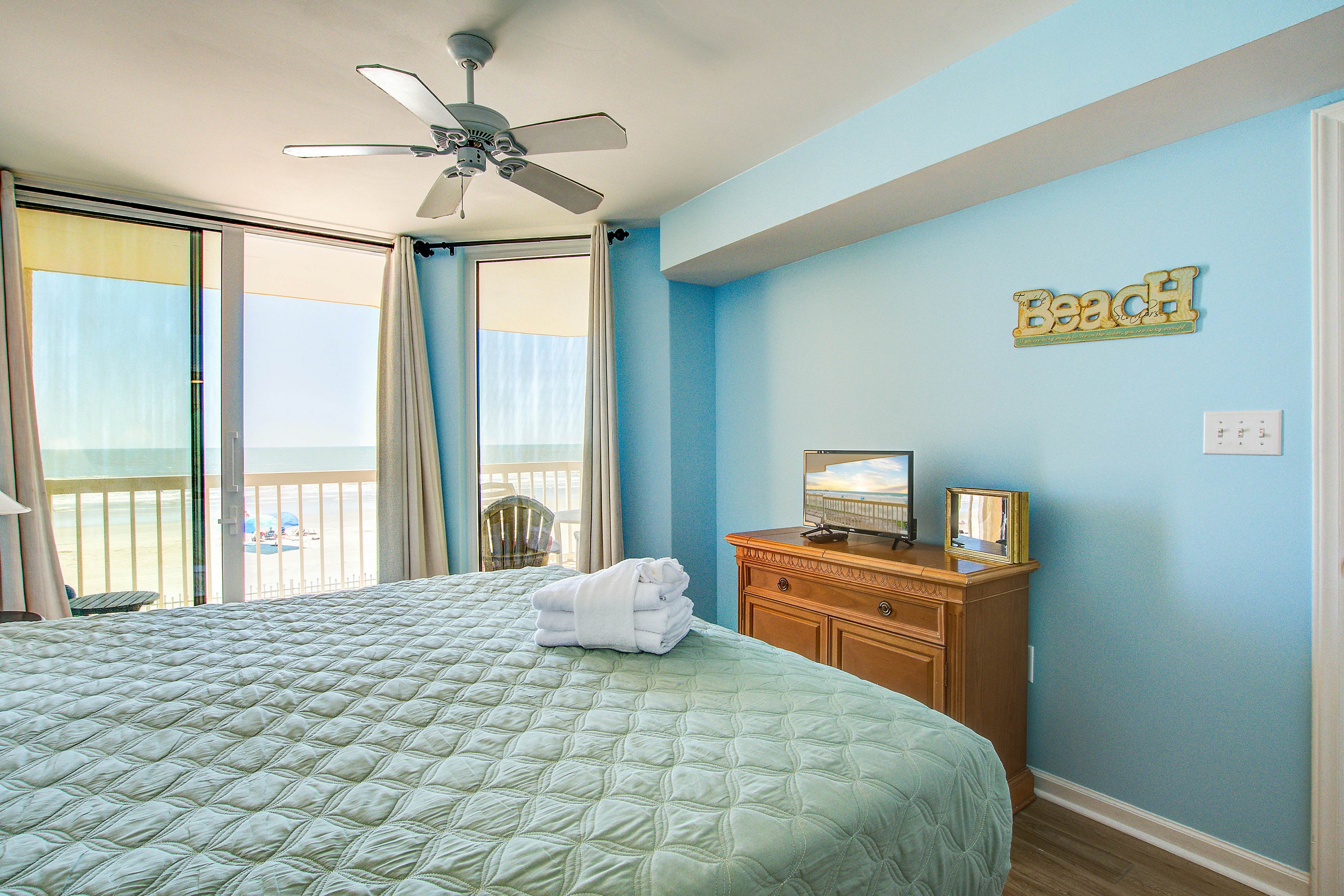 Oceanfront, first-floor villa w/large balcony & shared pool - near the beach