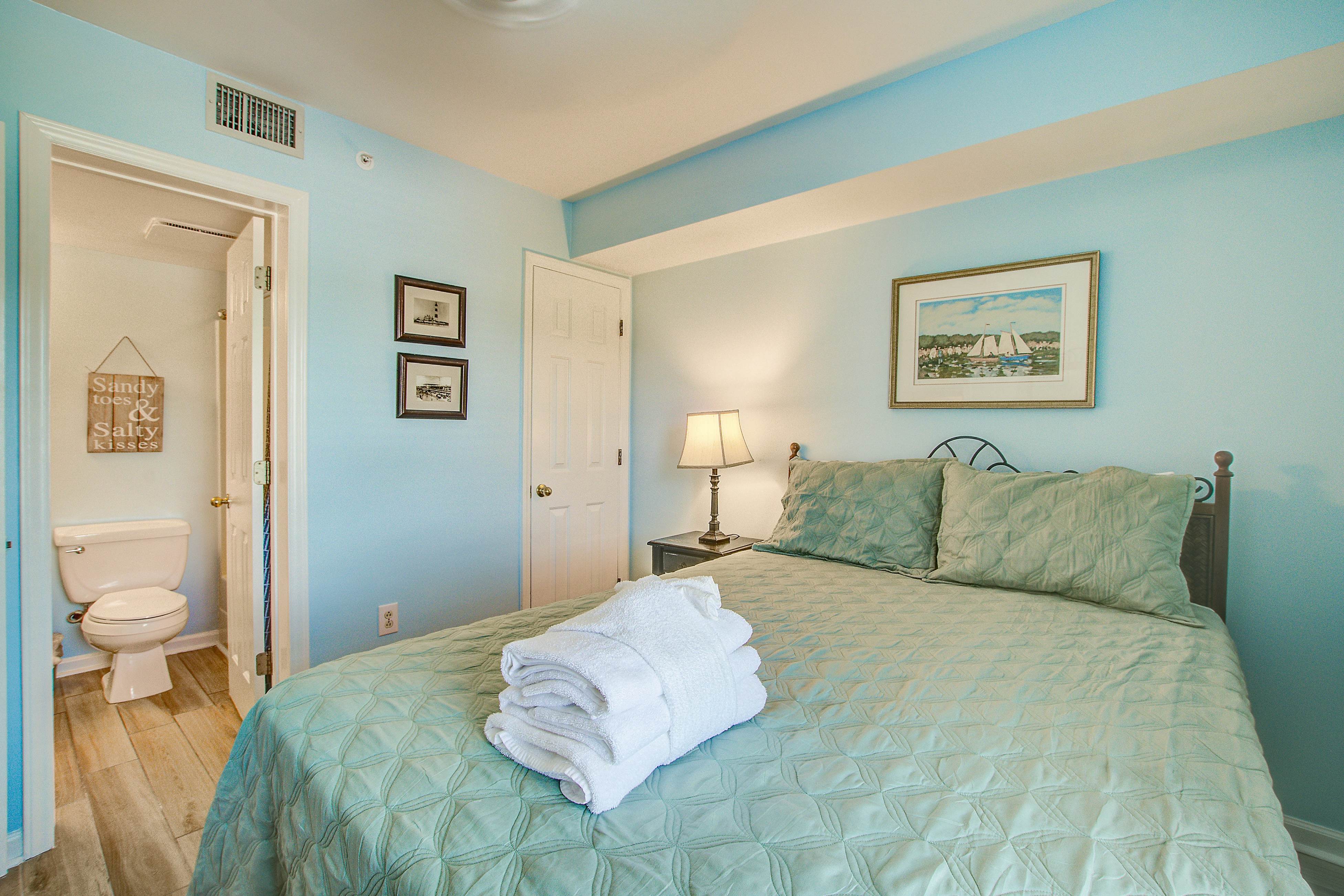 Oceanfront, first-floor villa w/large balcony & shared pool - near the beach