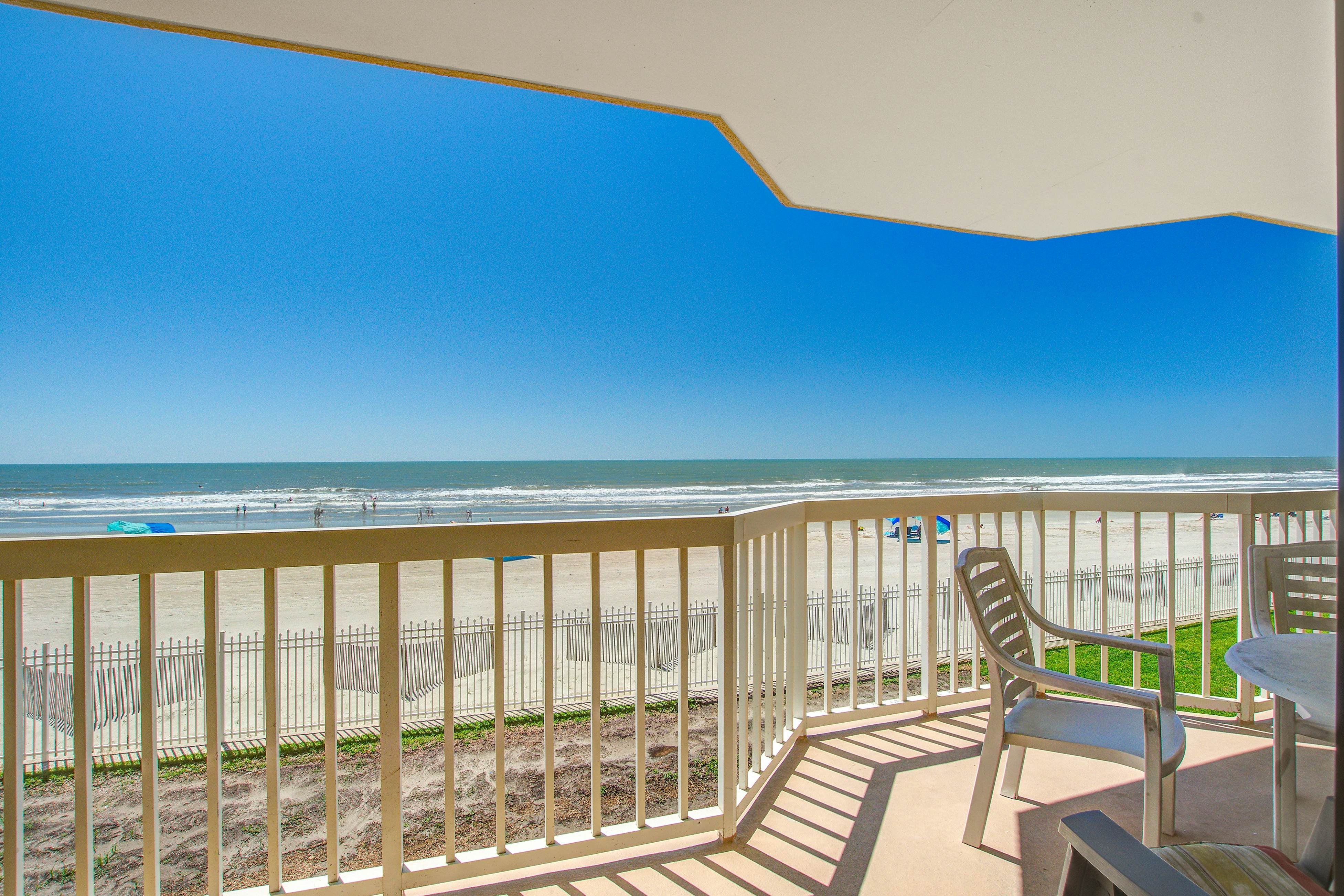 Oceanfront, first-floor villa w/large balcony & shared pool - near the beach