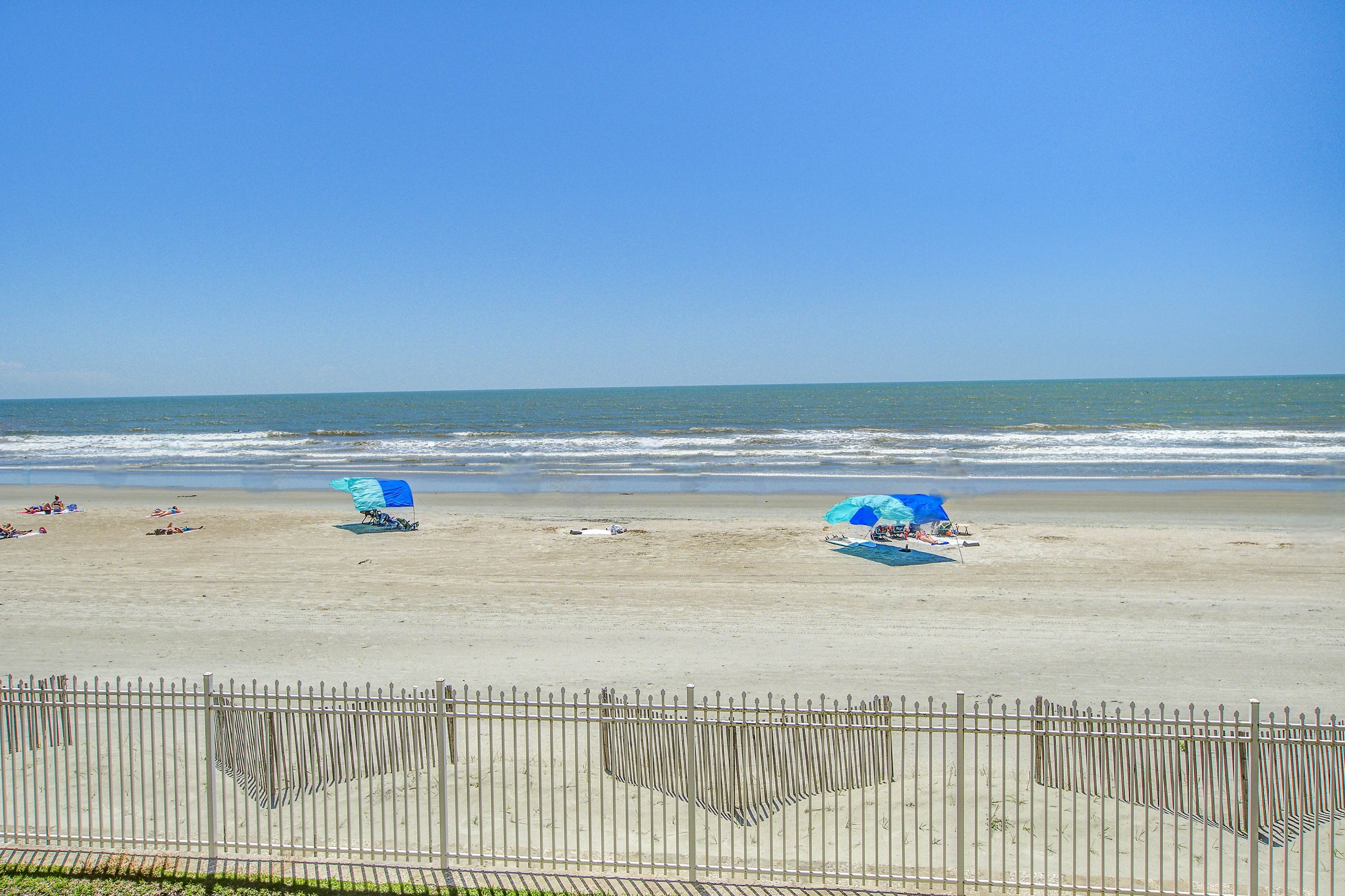 Oceanfront, first-floor villa w/large balcony & shared pool - near the beach