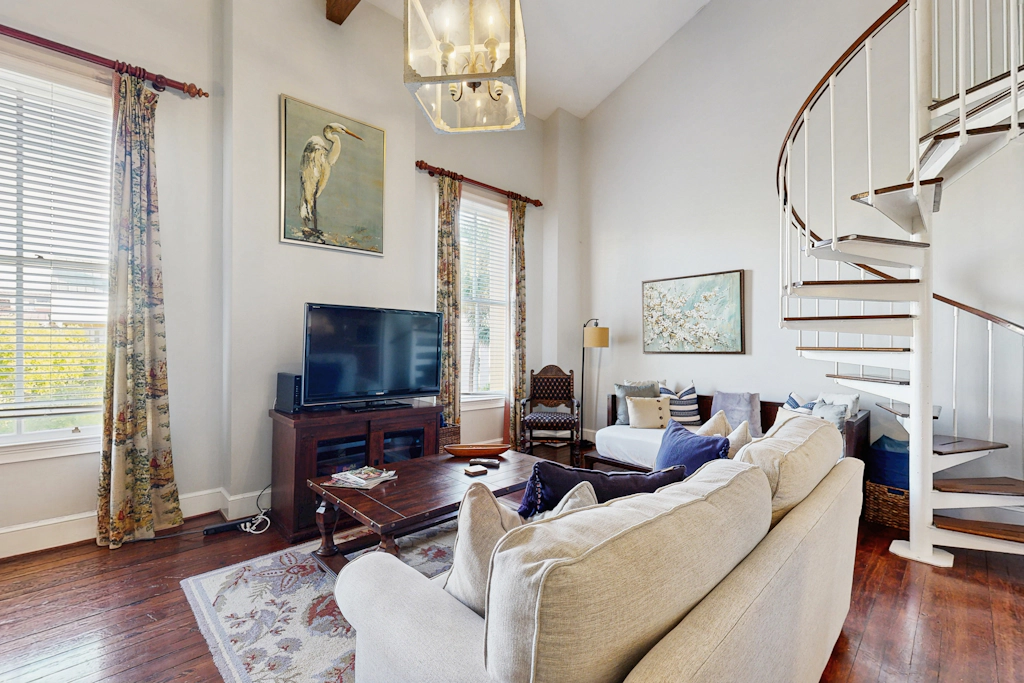 Charming downtown home in heart of Charleston with loft, tranquil courtyard & AC