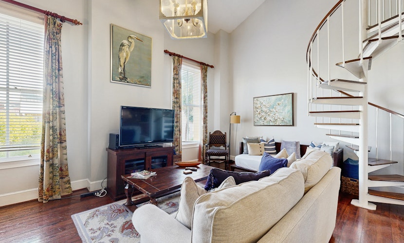 Charming downtown home in heart of Charleston with loft, tranquil courtyard & AC
