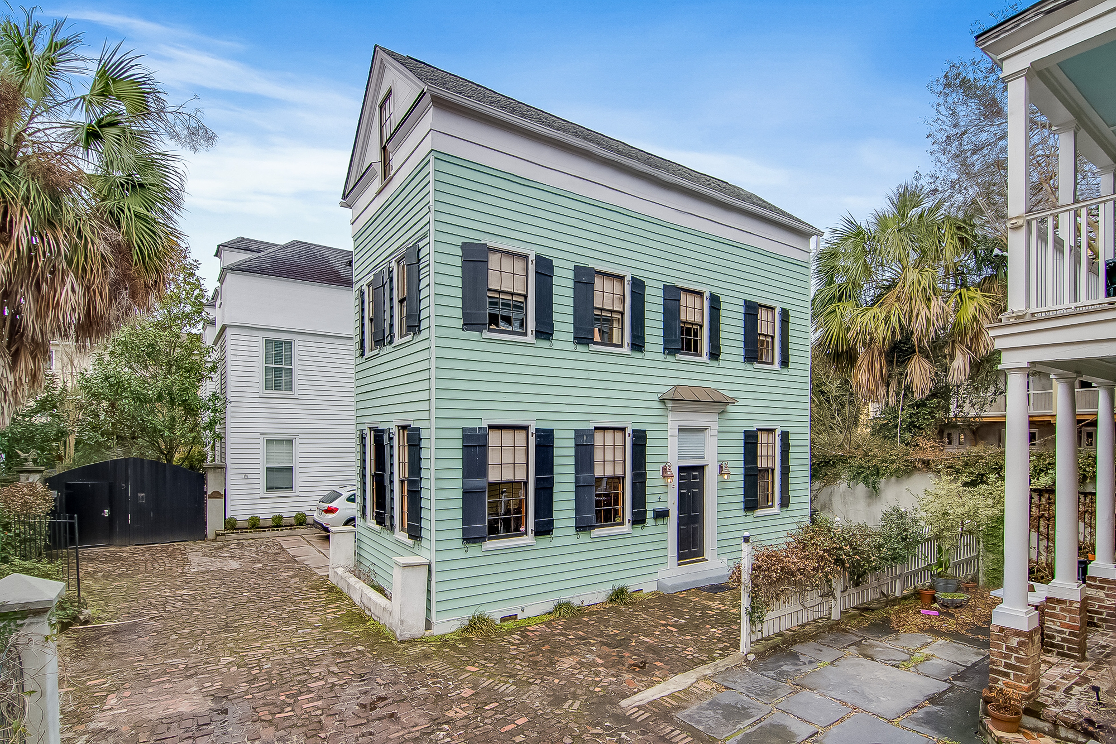 Dog-friendly home with AC, fireplace & W/D - one block to King Street dining