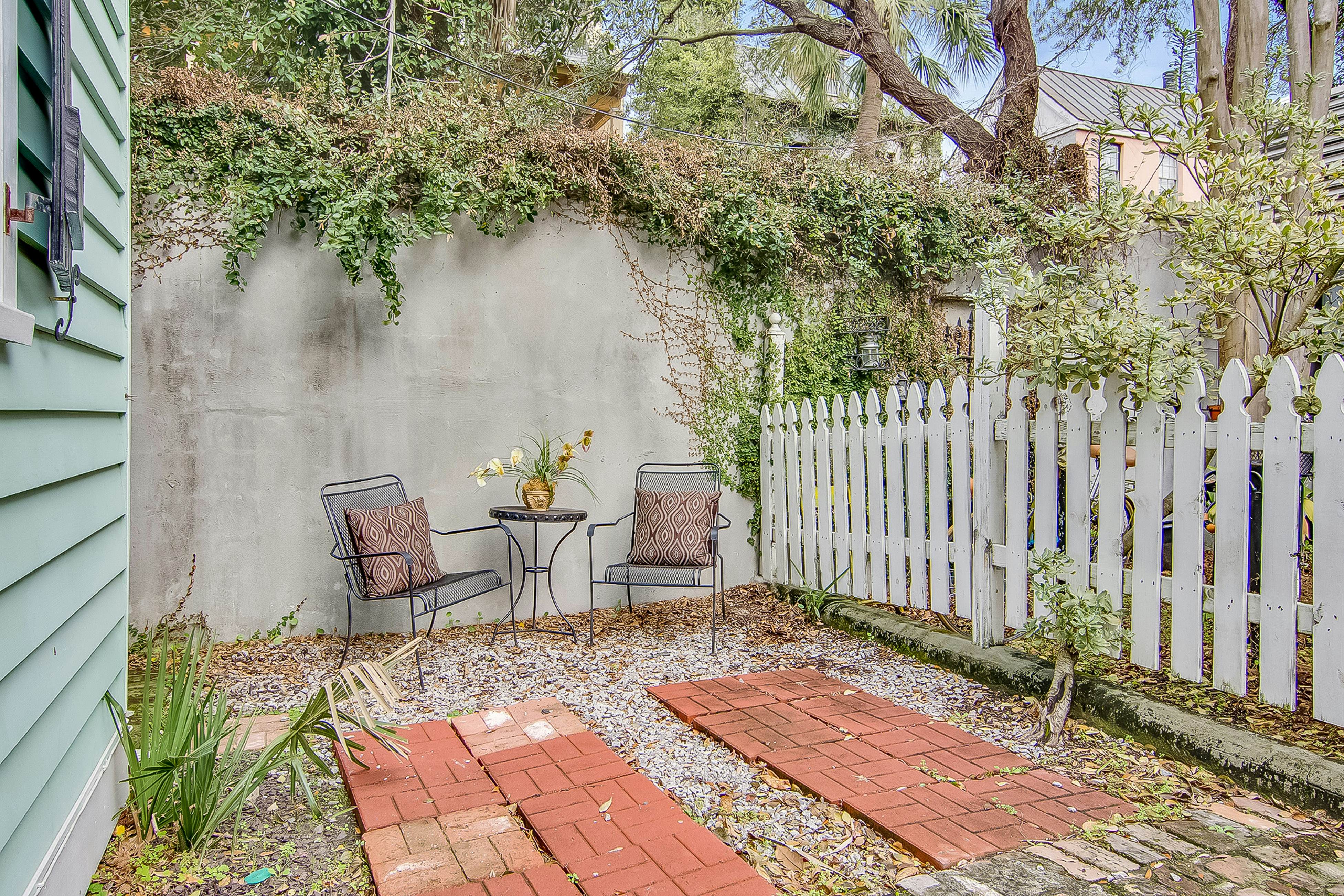 Dog-friendly home with AC, fireplace & W/D - one block to King Street dining