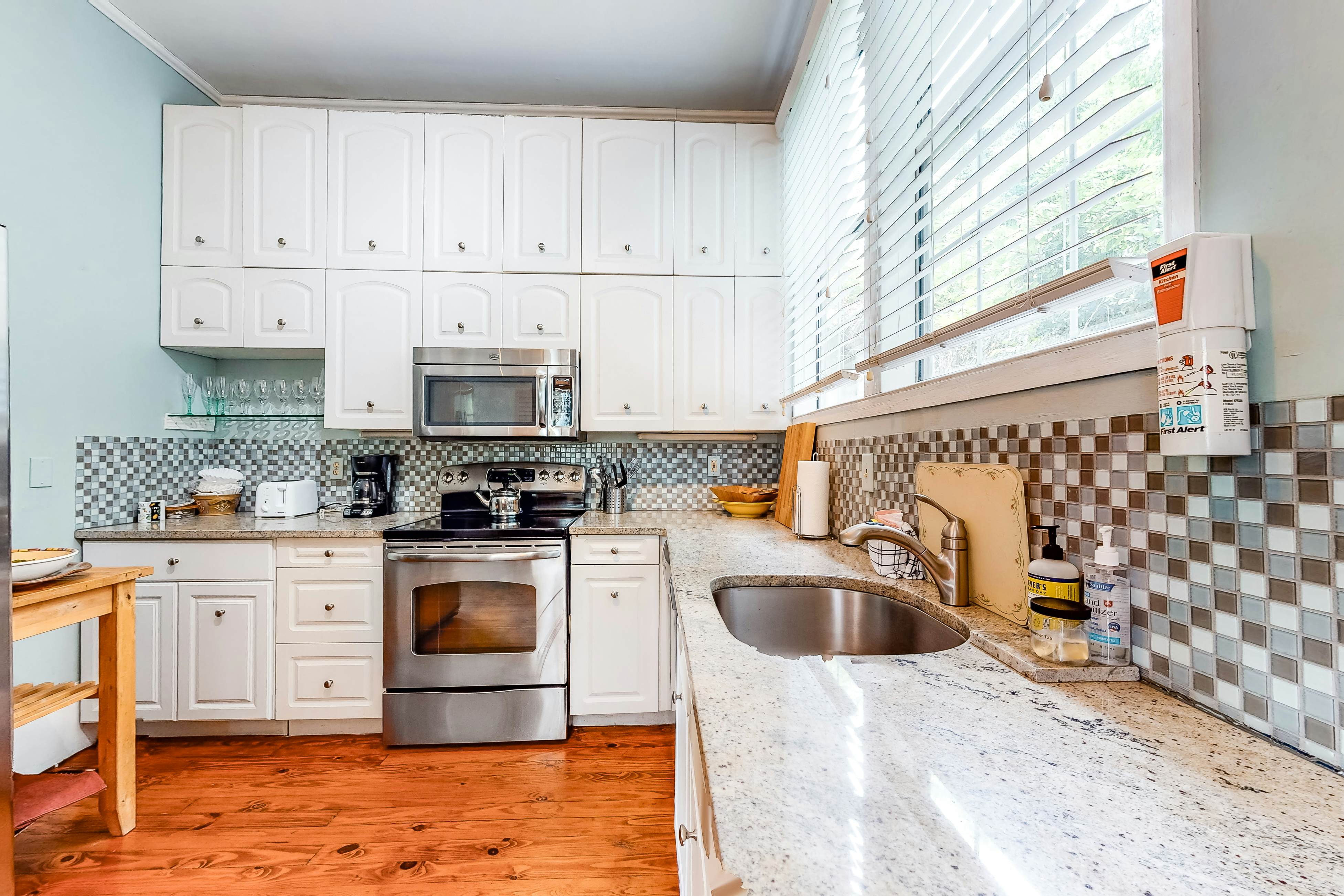 Dog-friendly home with AC, fireplace & W/D - one block to King Street dining