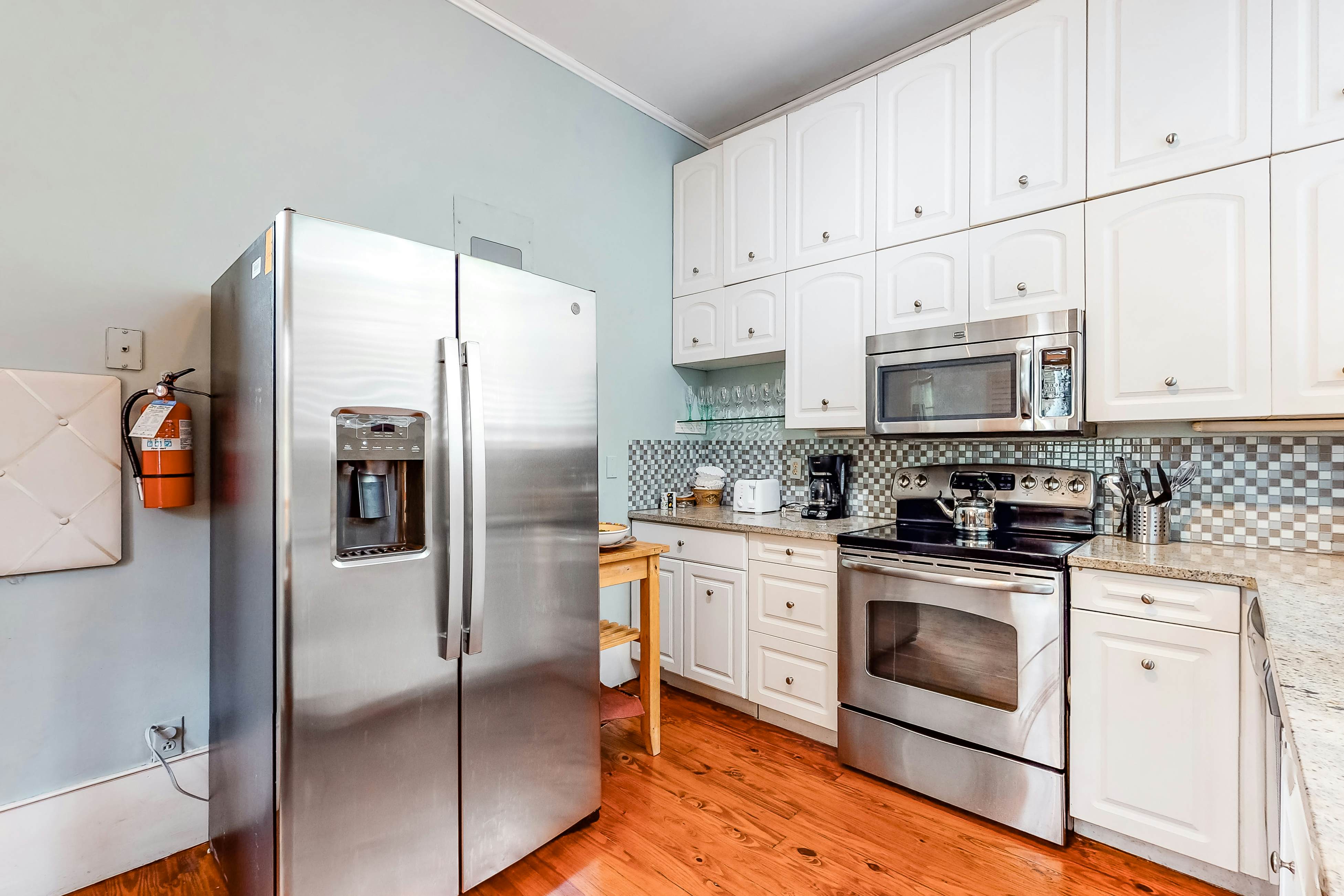 Dog-friendly home with AC, fireplace & W/D - one block to King Street dining