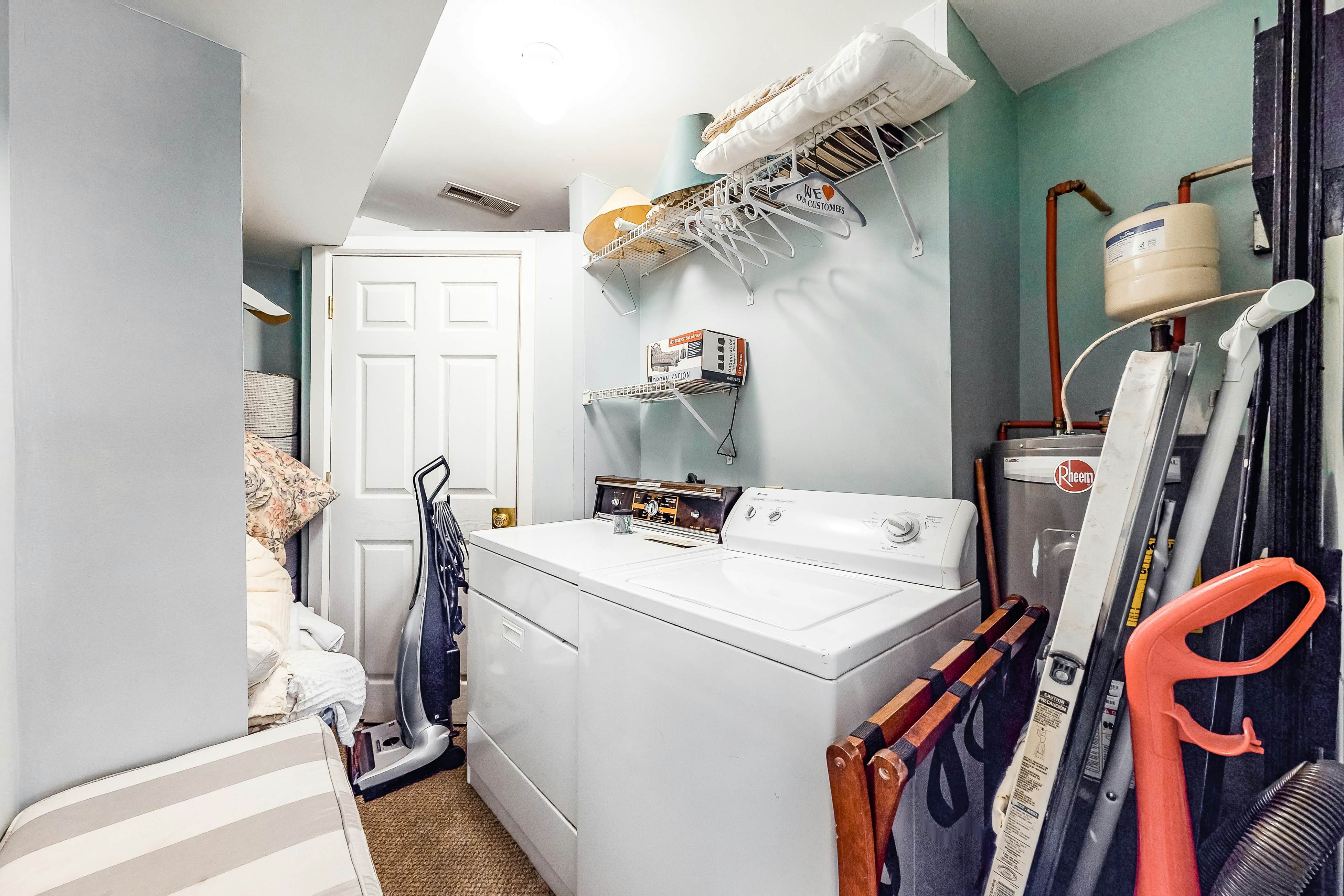 Dog-friendly home with AC, fireplace & W/D - one block to King Street dining