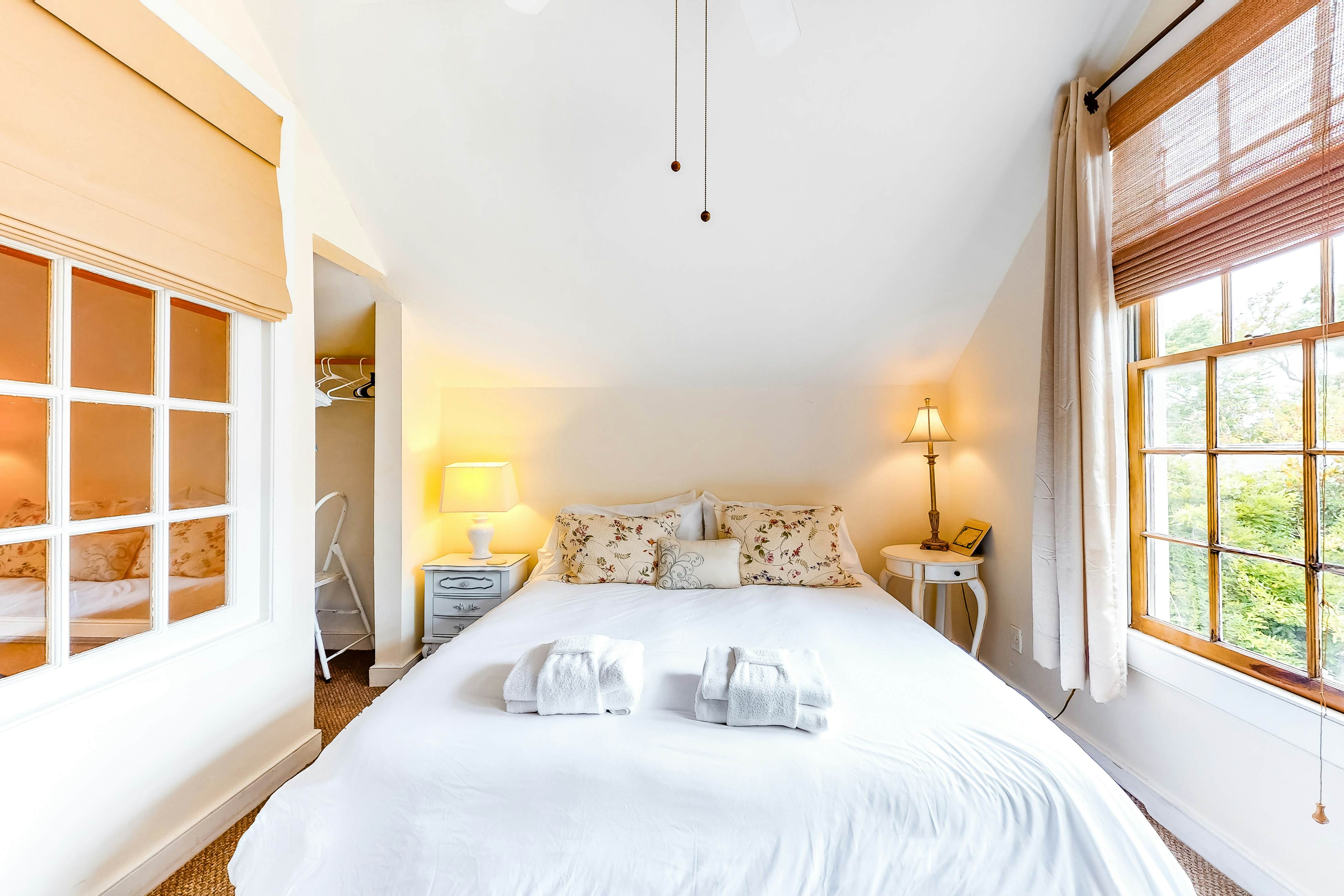 Dog-friendly home with AC, fireplace & W/D - one block to King Street dining