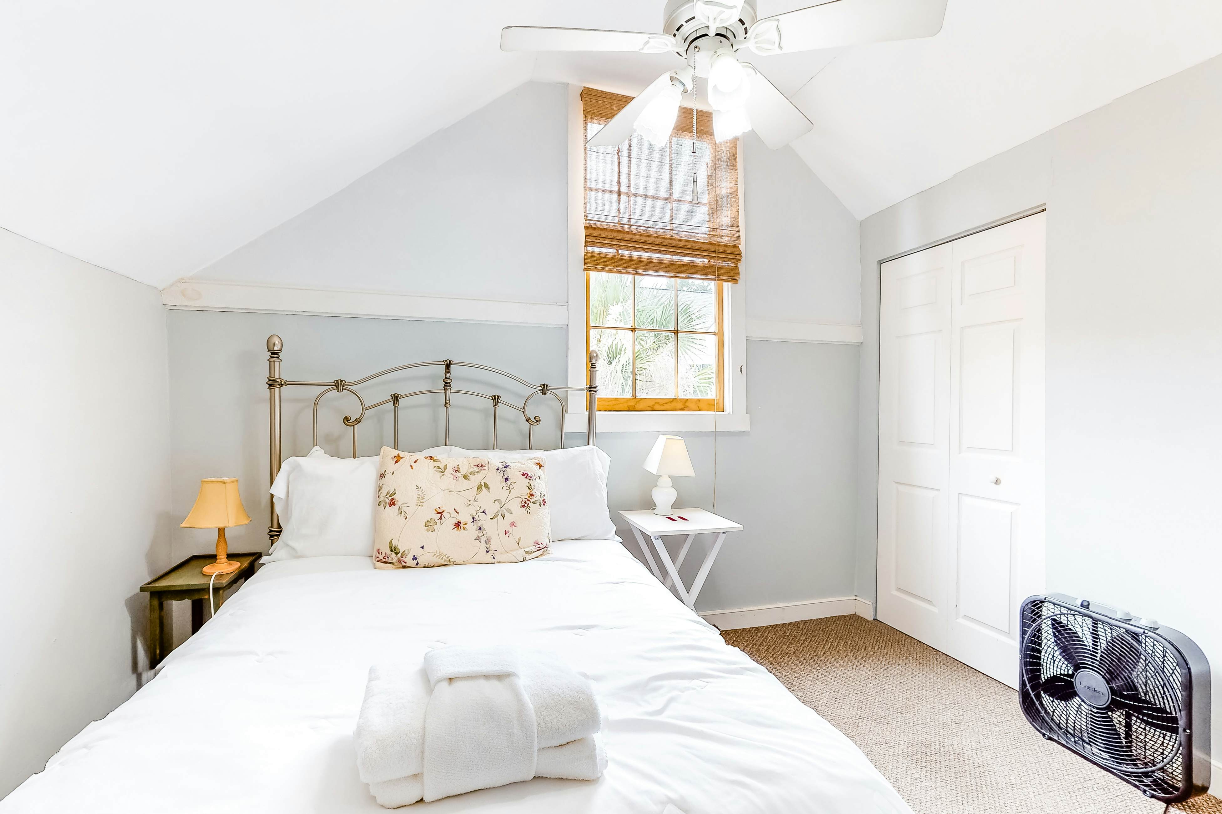 Dog-friendly home with AC, fireplace & W/D - one block to King Street dining