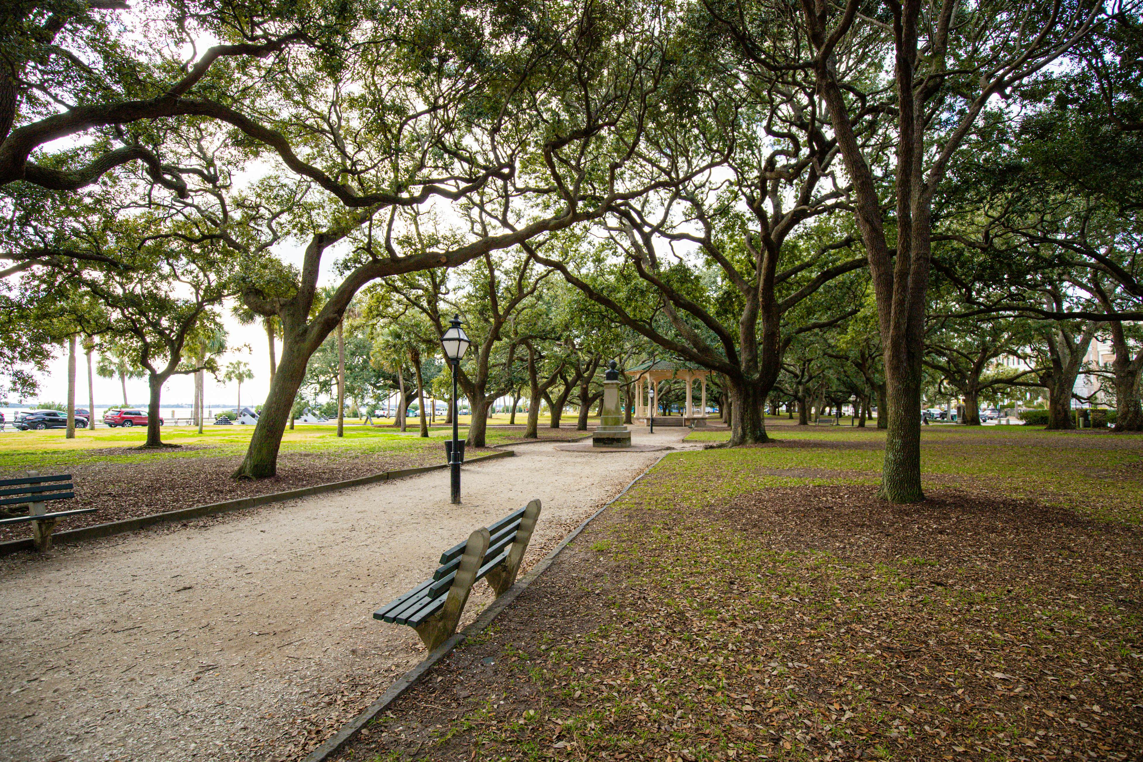 Charming carriage house w/ original hardwoods, W/D & antique bed - 1 dog OK
