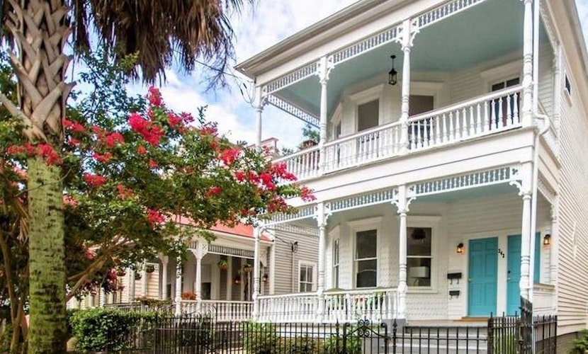 Historic downstairs home in downtown Charleston w/free WiFi - perfect for groups