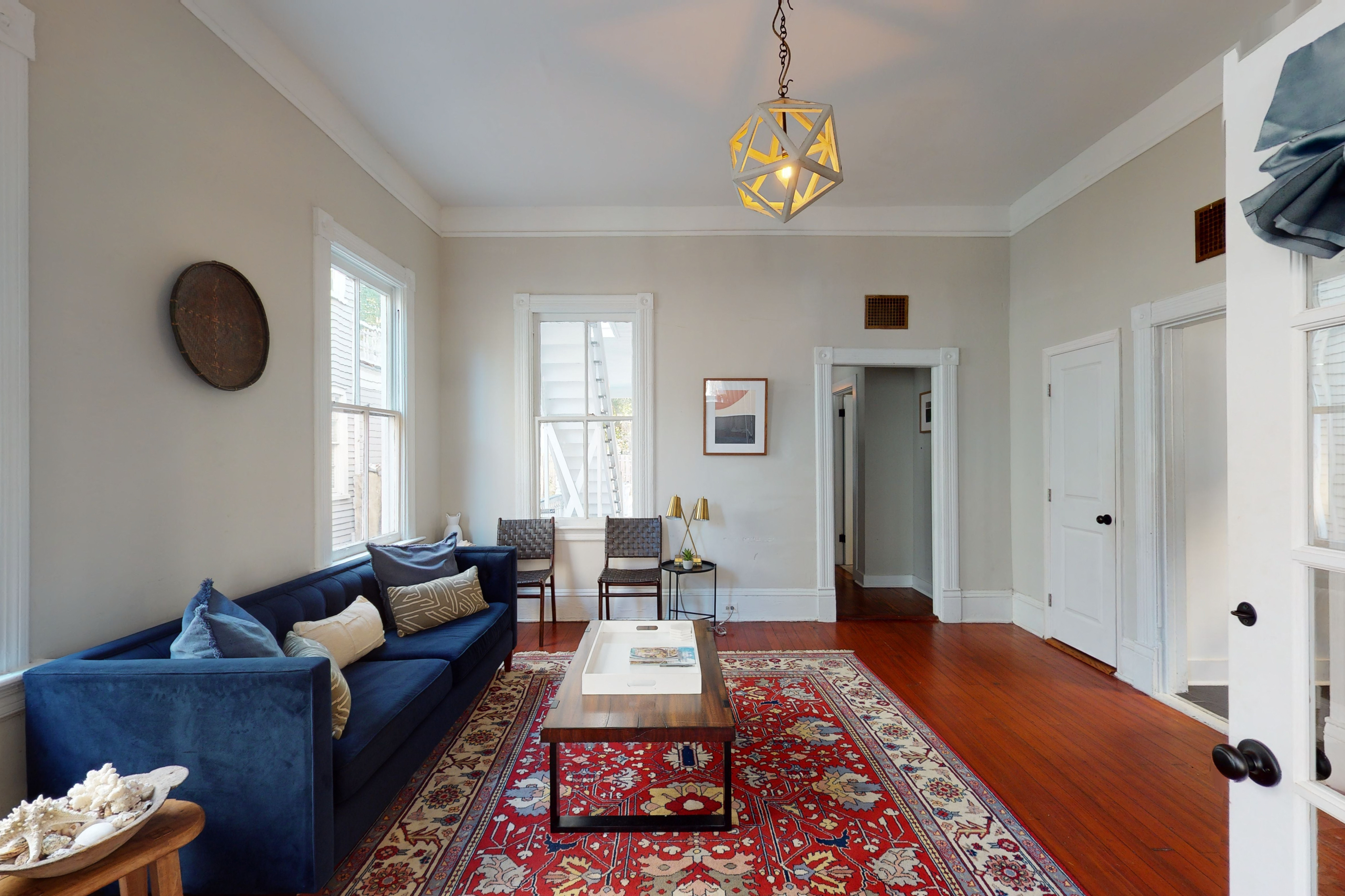 Historic downstairs home in downtown Charleston w/free WiFi - perfect for groups