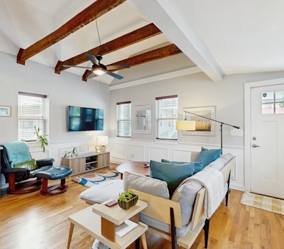 Sleek Cottage - High-Speed WiFi, Central AC, Private Deck - Walk to Restaurants