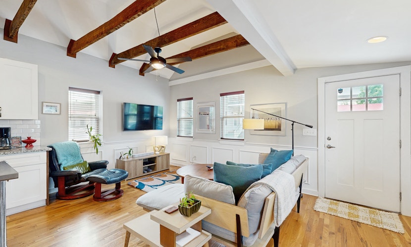 Sleek Cottage - High-Speed WiFi, Central AC, Private Deck - Walk to Restaurants