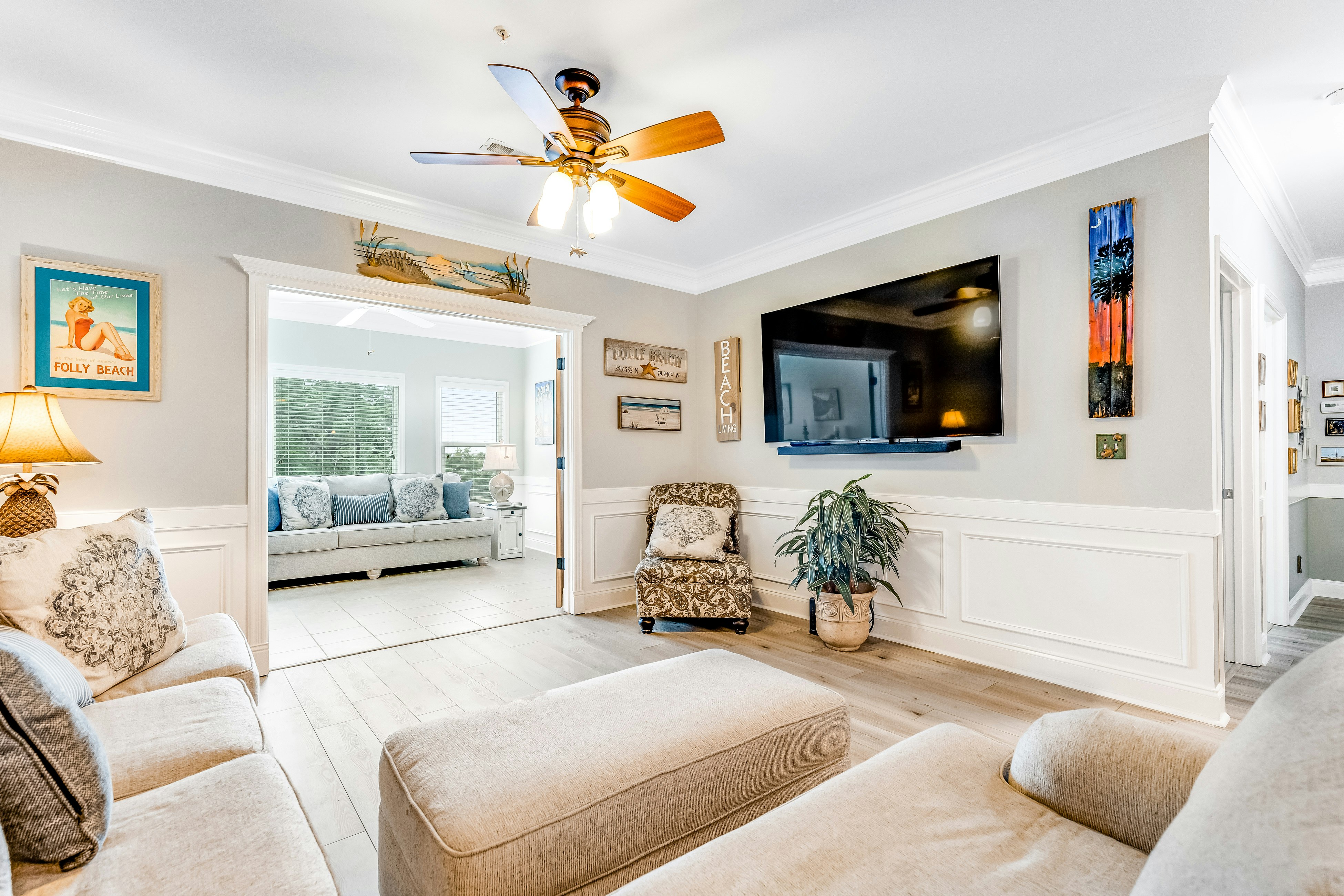 Dog-friendly monthly rental with pool, AC, ideal for remote work & travel nurse