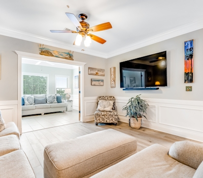 Dog-friendly monthly rental with pool, AC, ideal for remote work & travel nurse