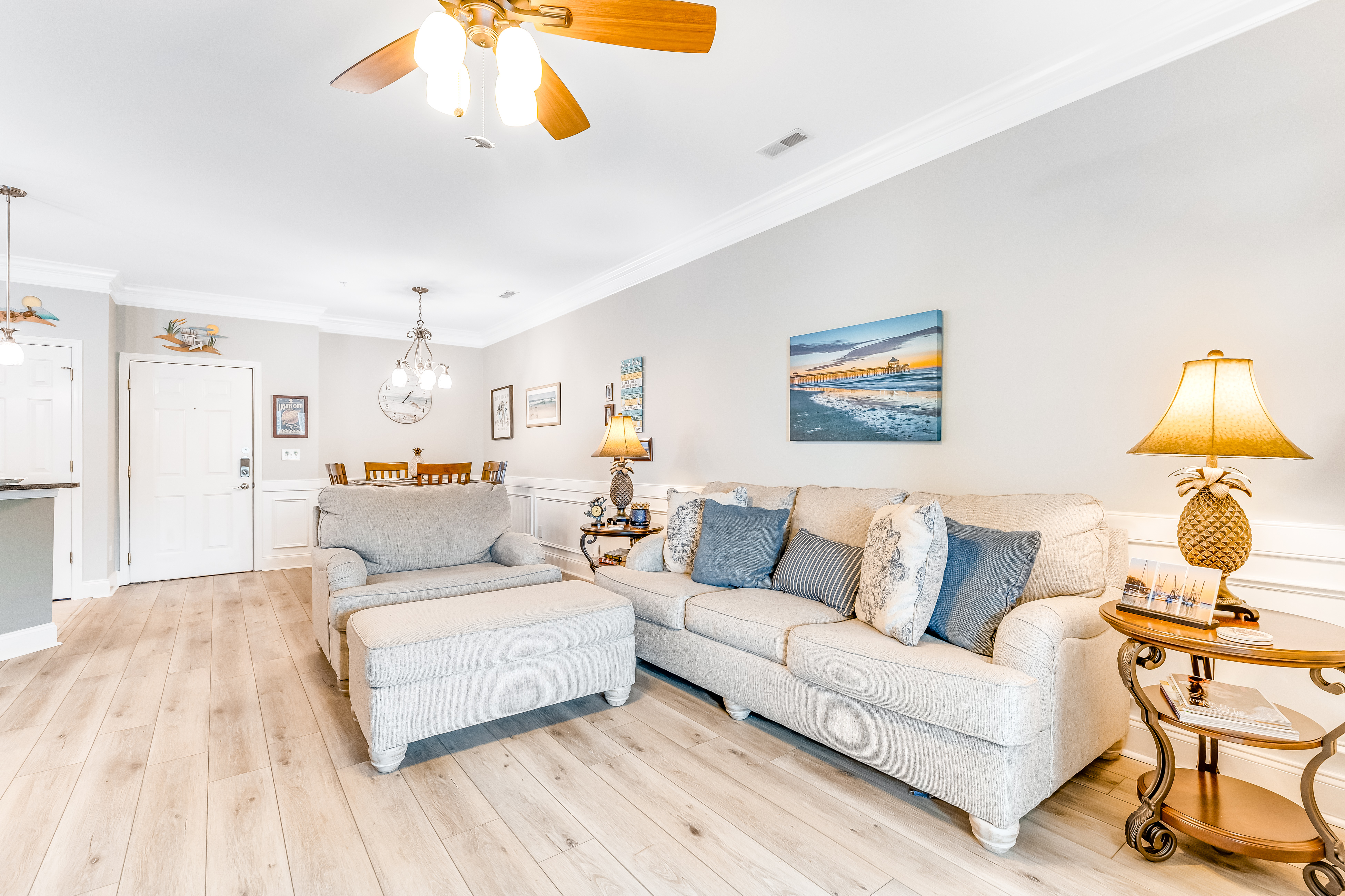 Dog-friendly monthly rental with pool, AC, ideal for remote work & travel nurse