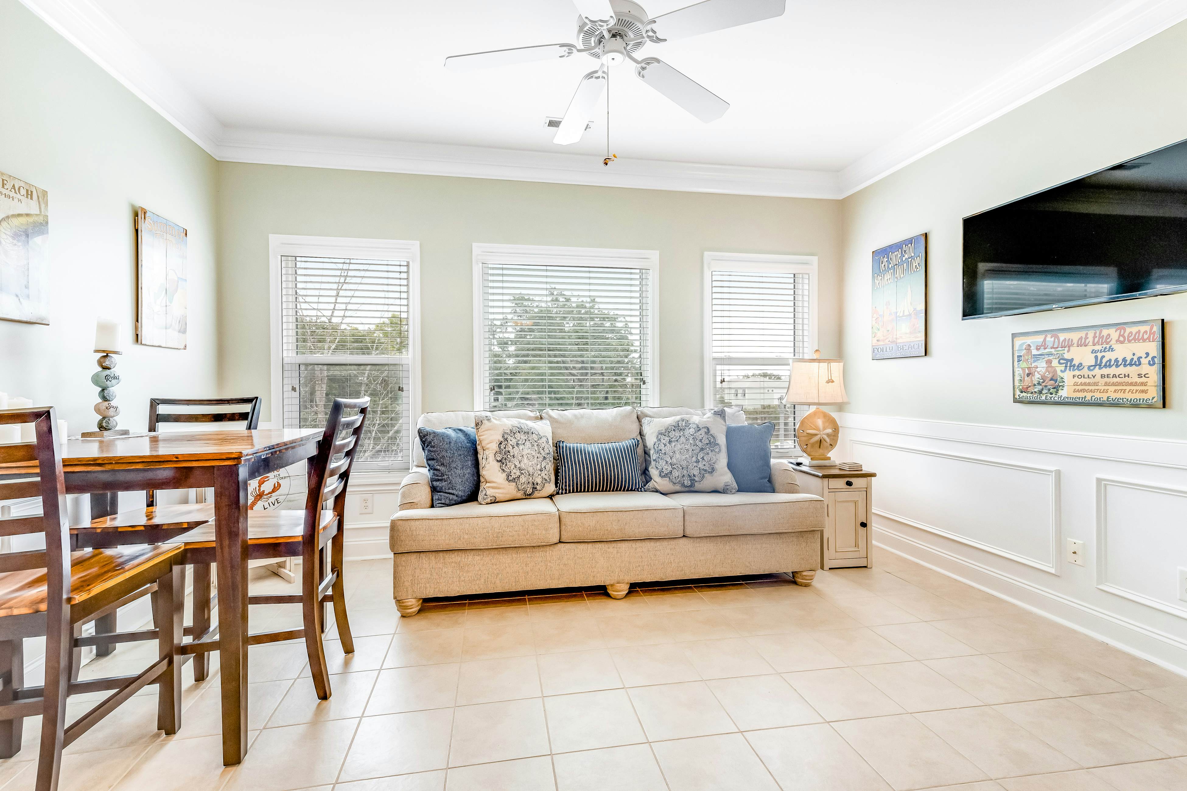 Dog-friendly monthly rental with pool, AC, ideal for remote work & travel nurse