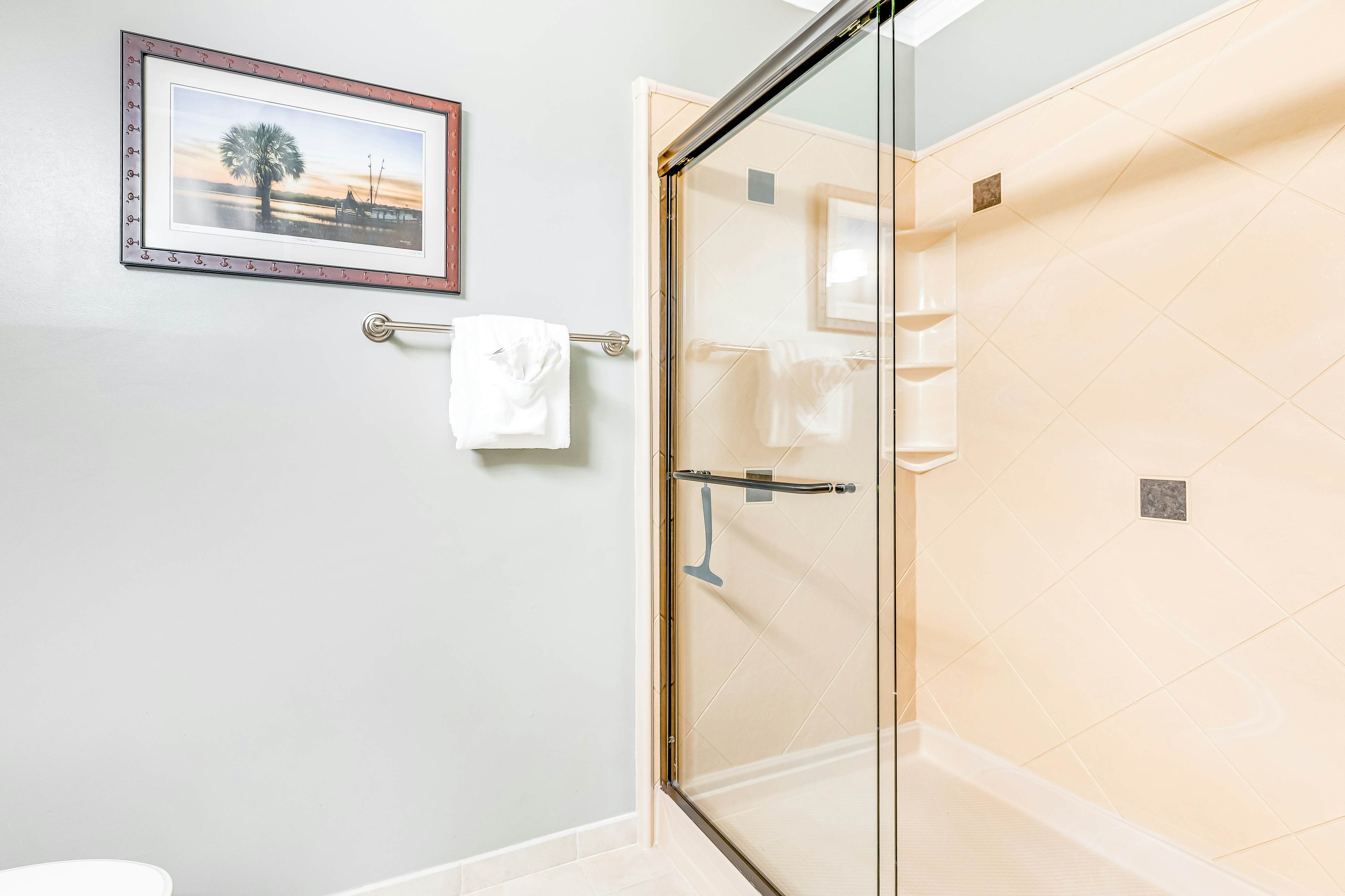 Dog-friendly monthly rental with pool, AC, ideal for remote work & travel nurse