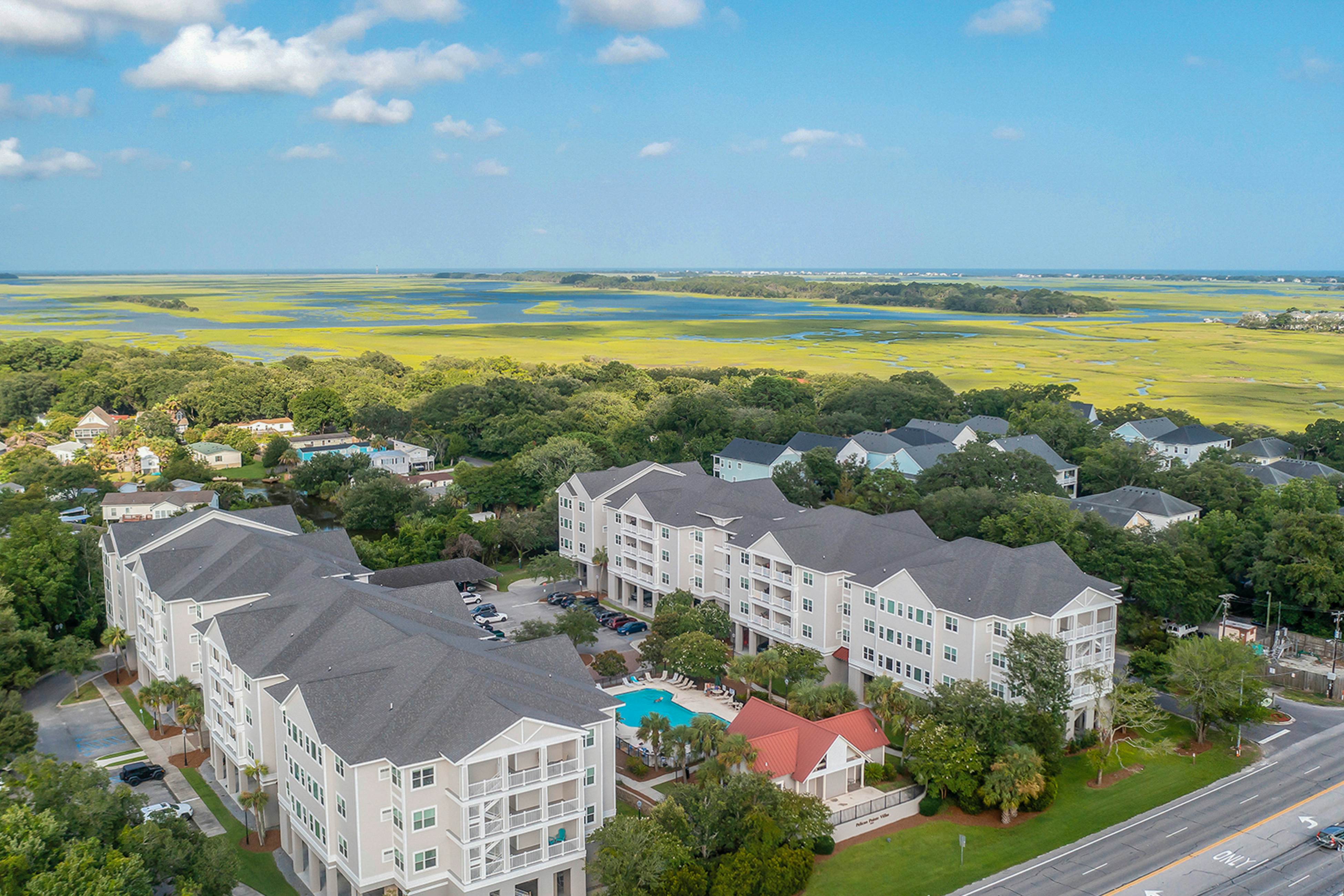 Dog-friendly monthly rental with pool, AC, ideal for remote work & travel nurse