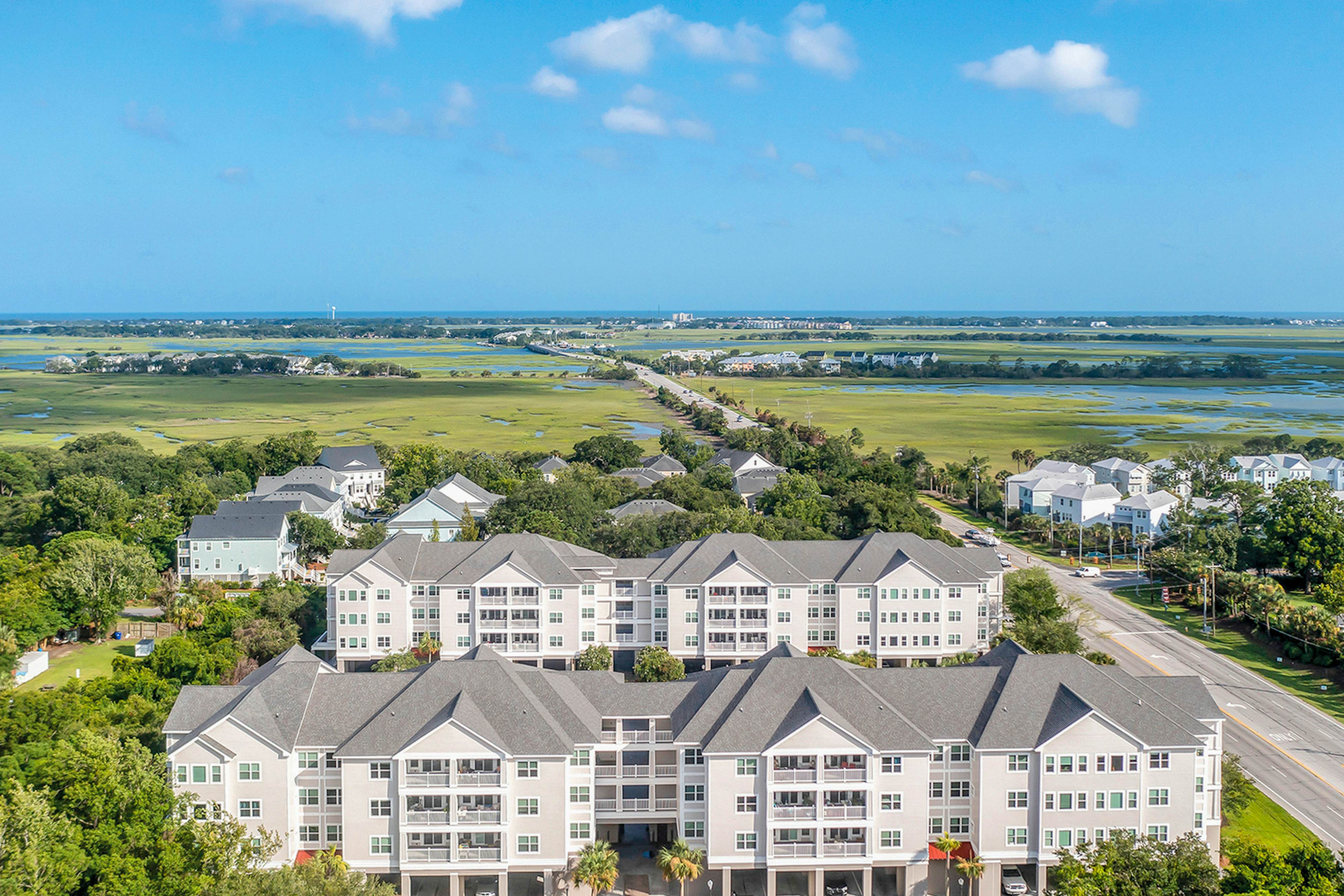 Dog-friendly monthly rental with pool, AC, ideal for remote work & travel nurse