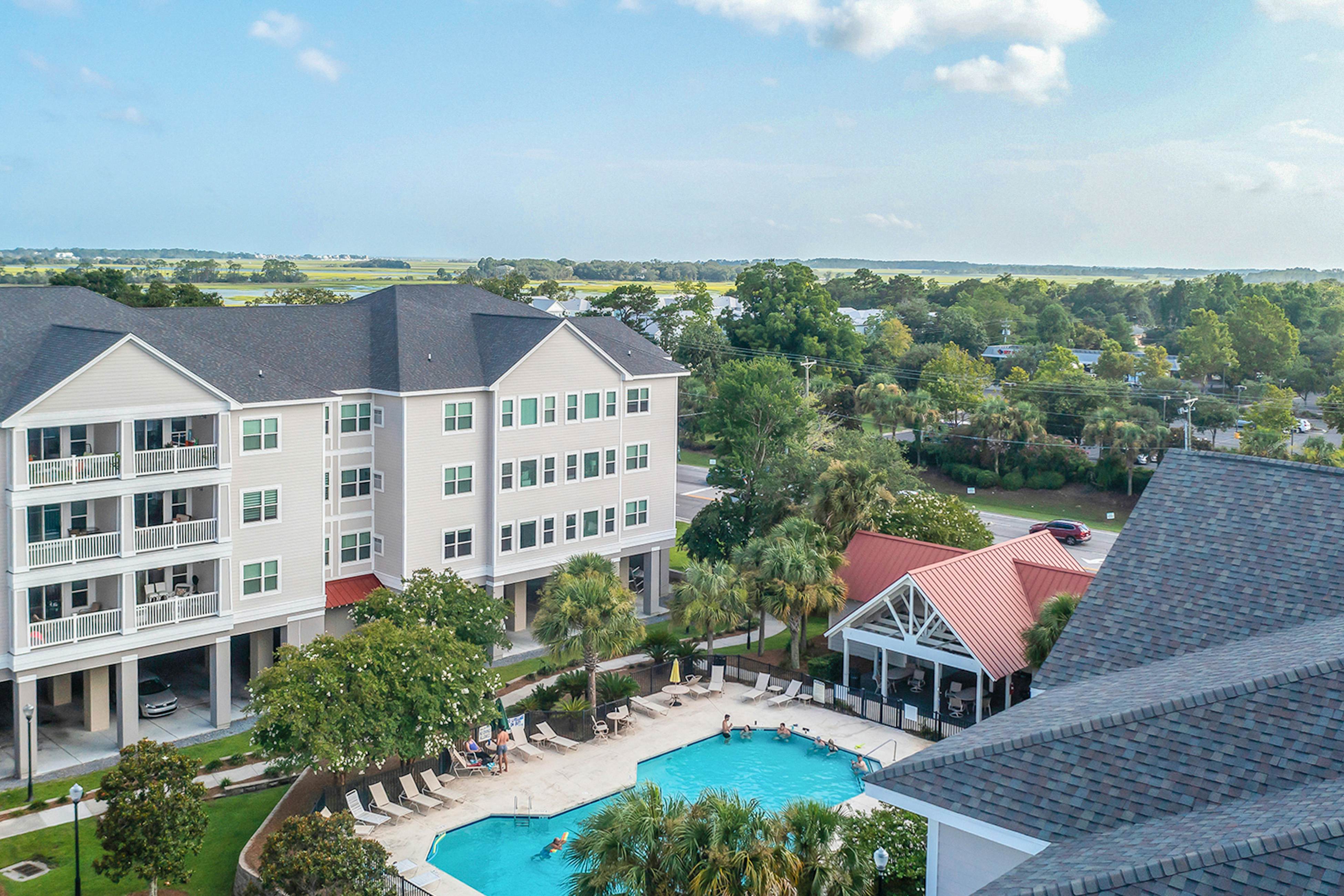 Dog-friendly monthly rental with pool, AC, ideal for remote work & travel nurse