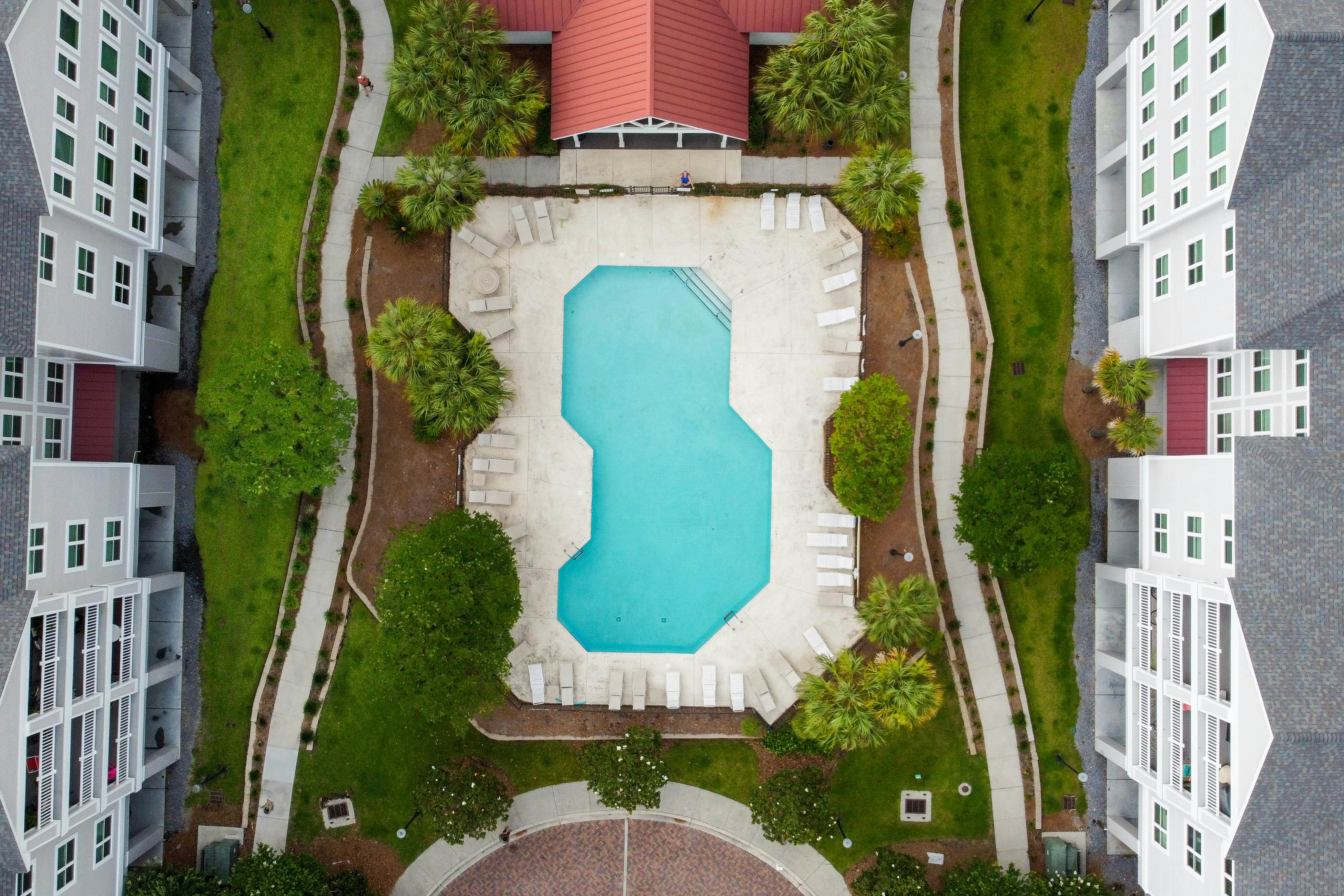 Dog-friendly monthly rental with pool, AC, ideal for remote work & travel nurse