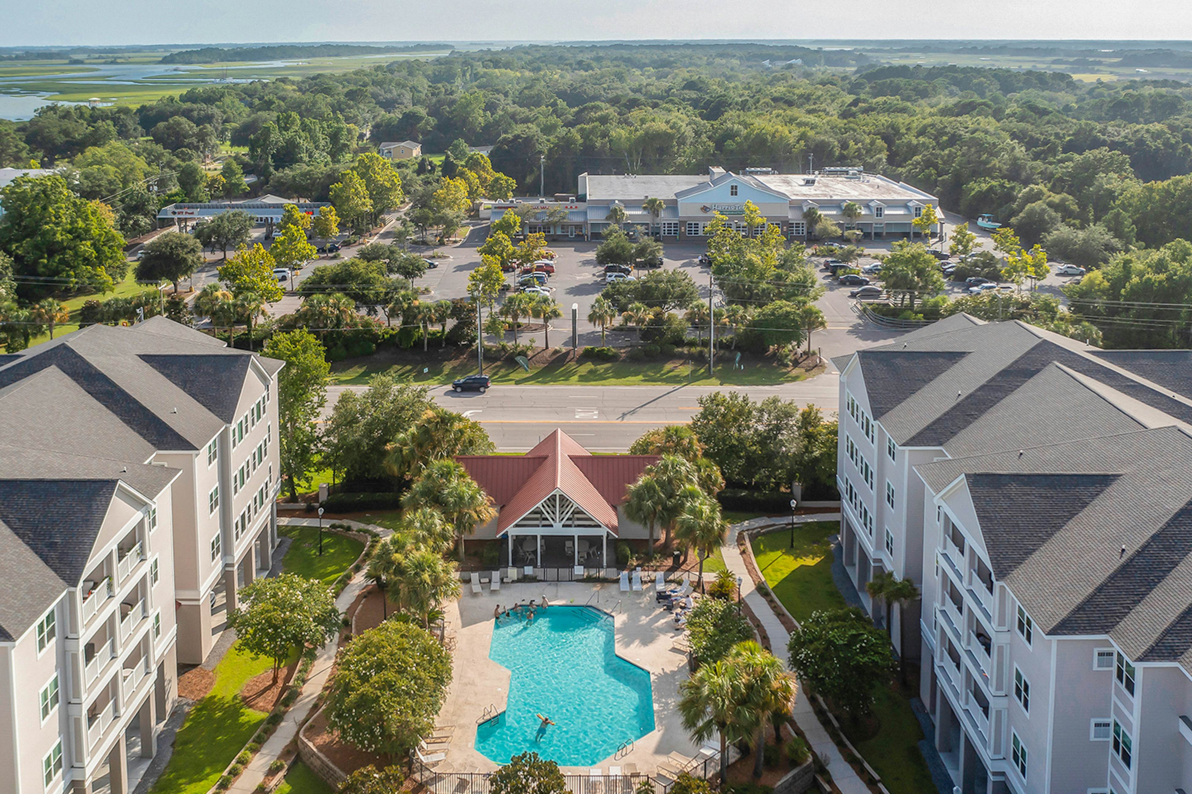 Dog-friendly monthly rental with pool, AC, ideal for remote work & travel nurse