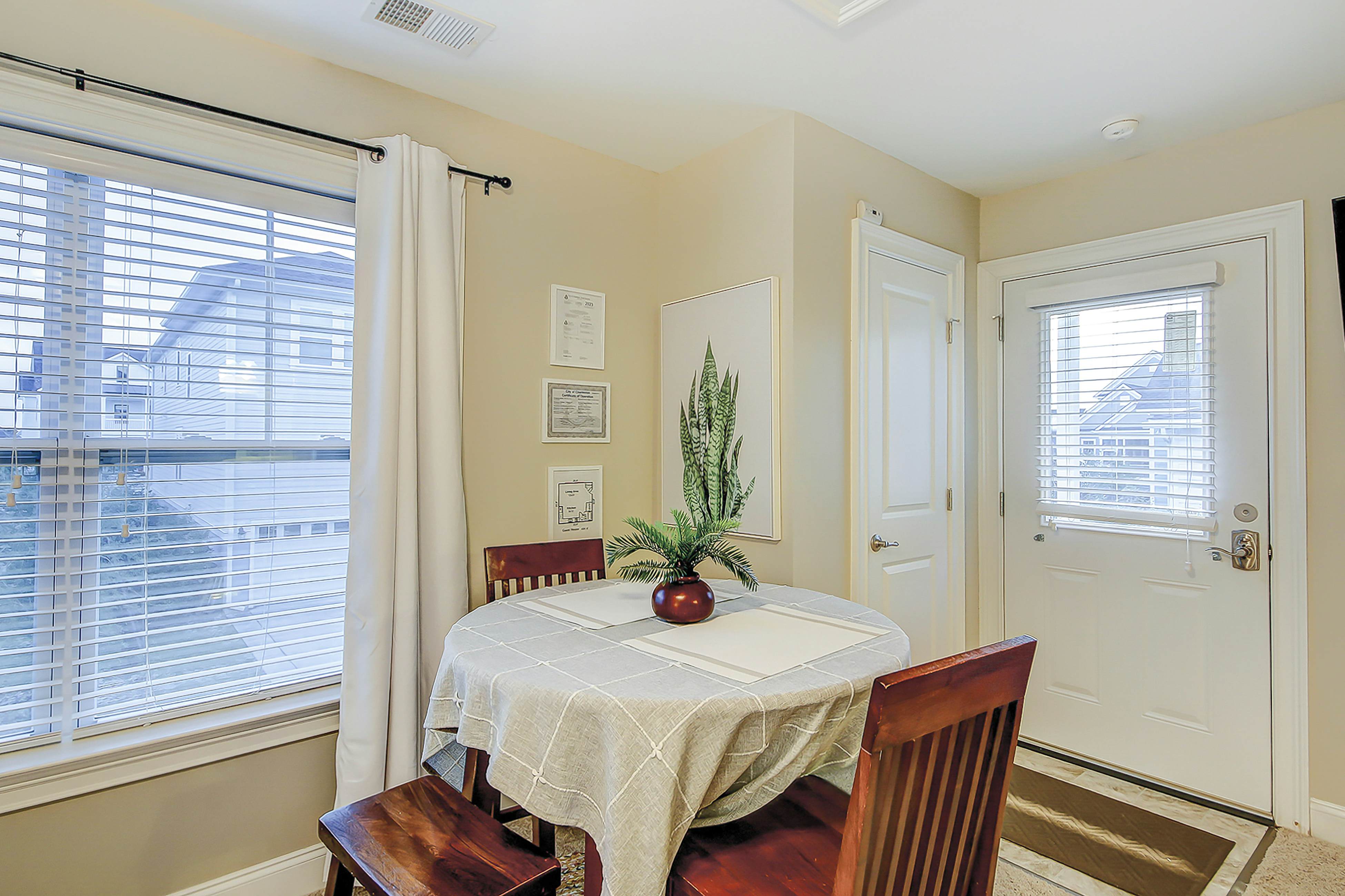 Charming studio with 3 pools, kitchenette & AC