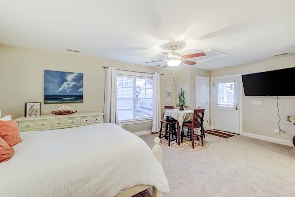 Charming studio with 3 pools, kitchenette & AC