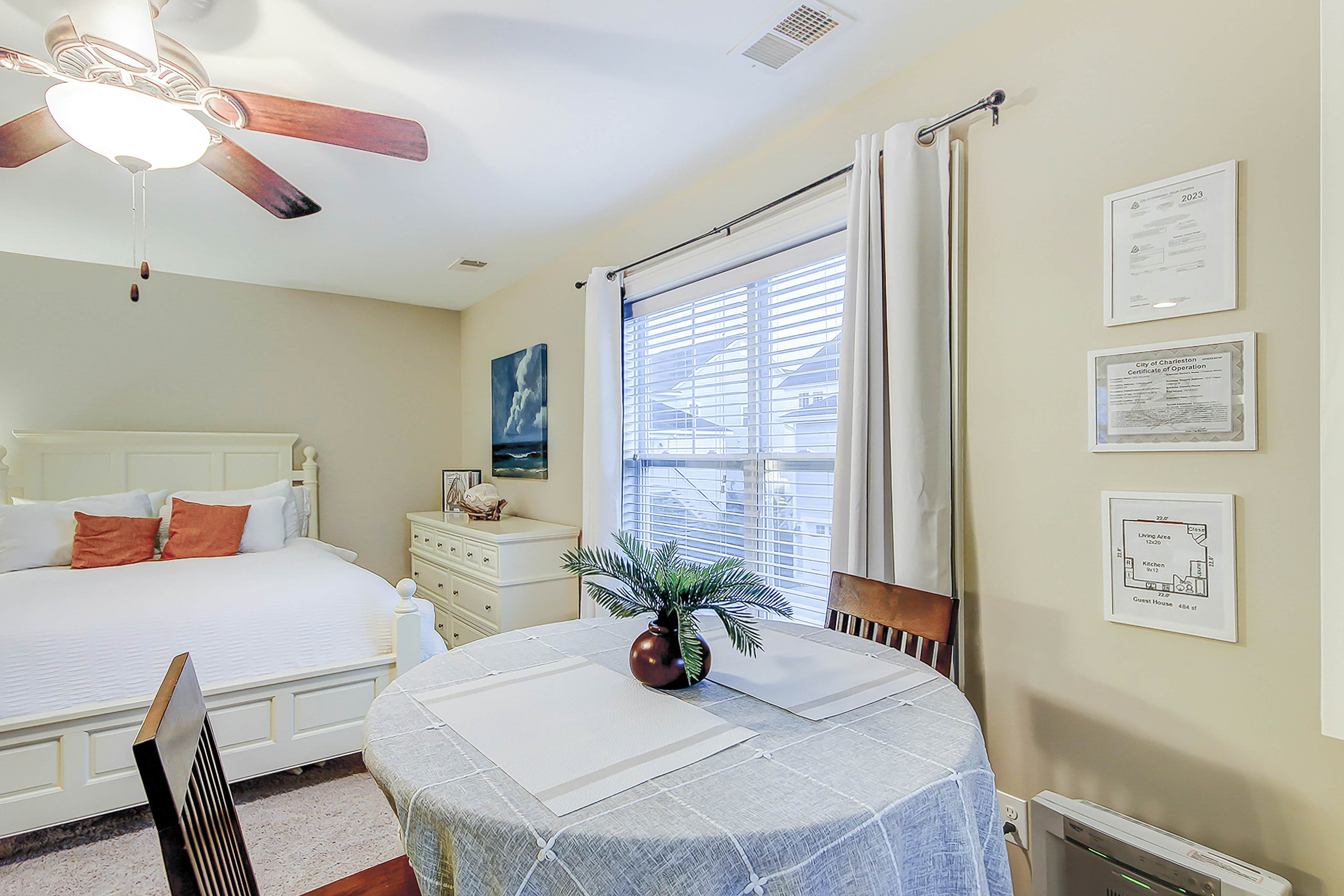 Charming studio with 3 pools, kitchenette & AC