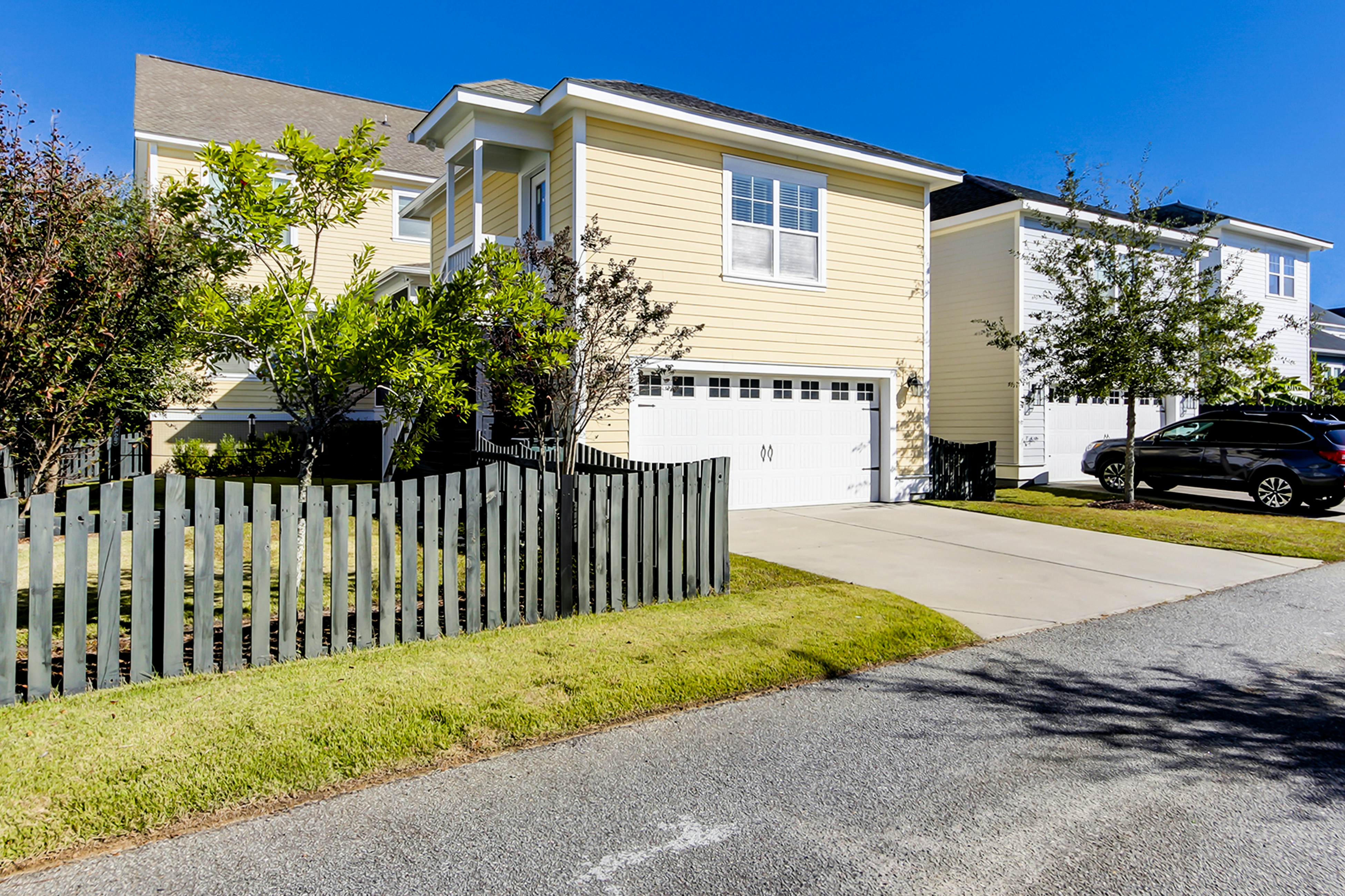 Charming studio with 3 pools, kitchenette & AC