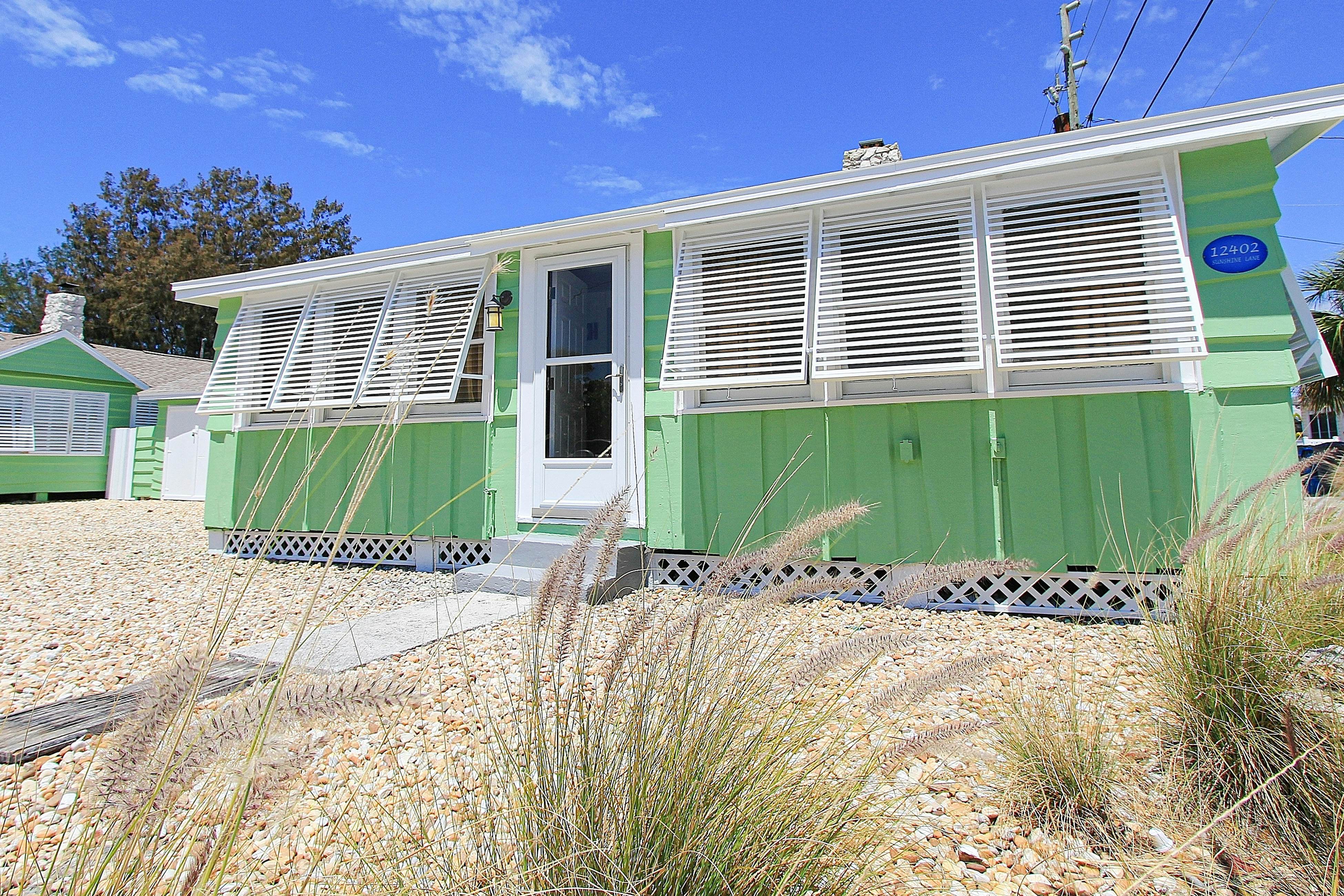 Modern beach getaway steps to beach, W/D & AC - walk to dining