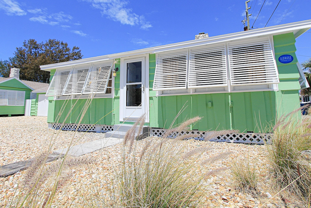 Modern beach getaway steps to beach WD and AC walk to dining