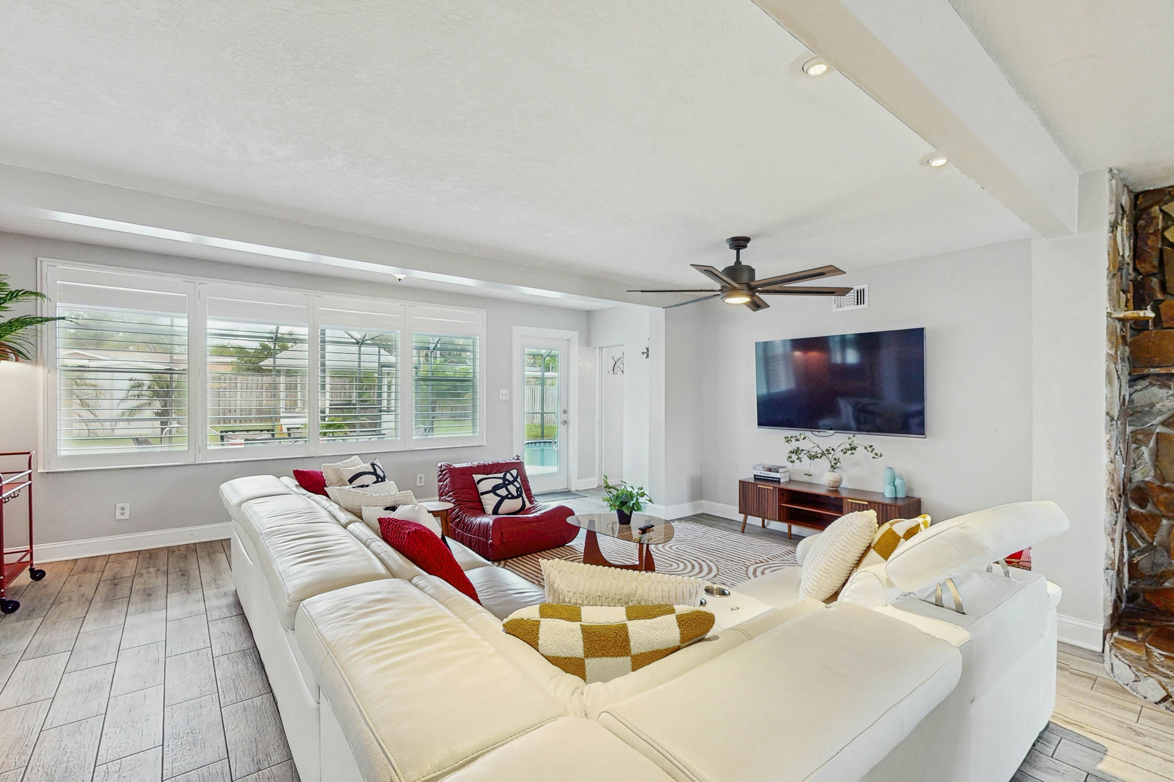 Spacious family friendly pool home with hot tub and game room, near Gulf beaches