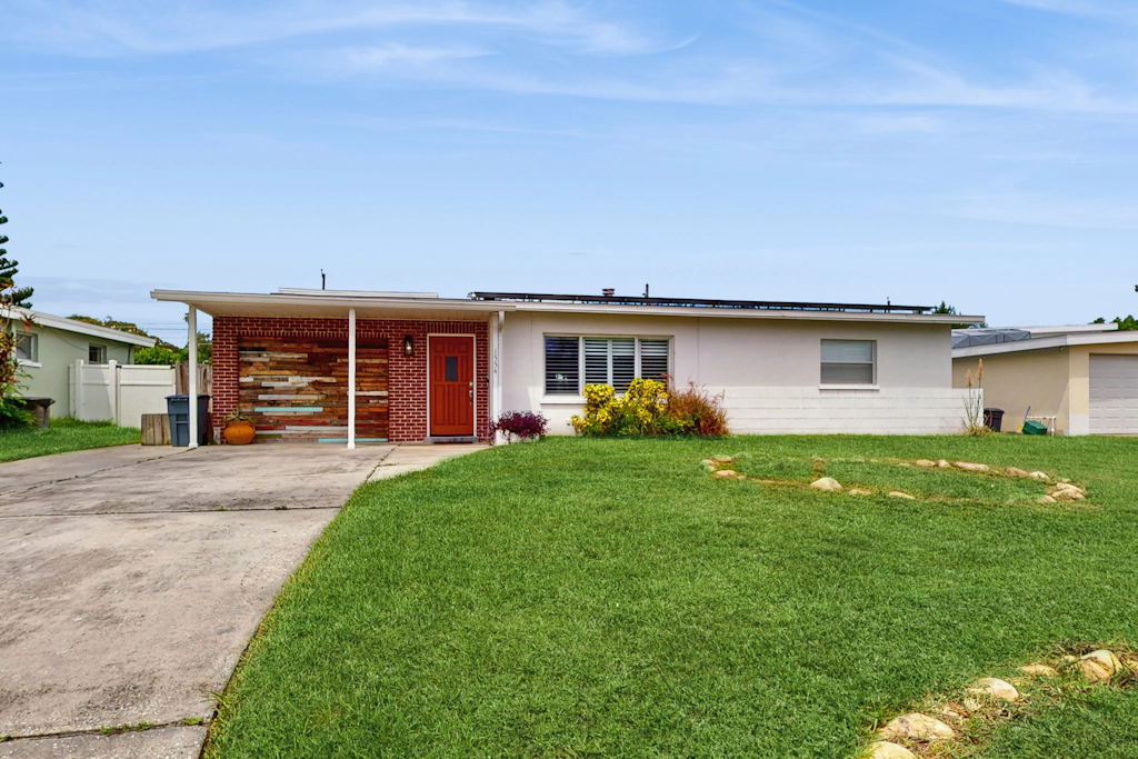 Spacious family friendly pool home with hot tub and game room near Gulf beaches