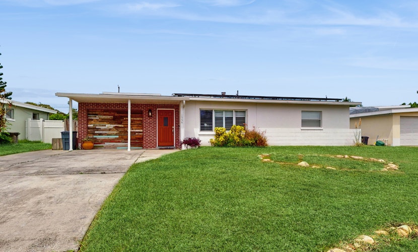 Spacious family friendly pool home with hot tub and game room near Gulf beaches