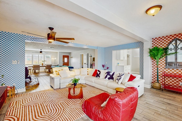 Spacious family friendly pool home with hot tub and game room near Gulf beaches