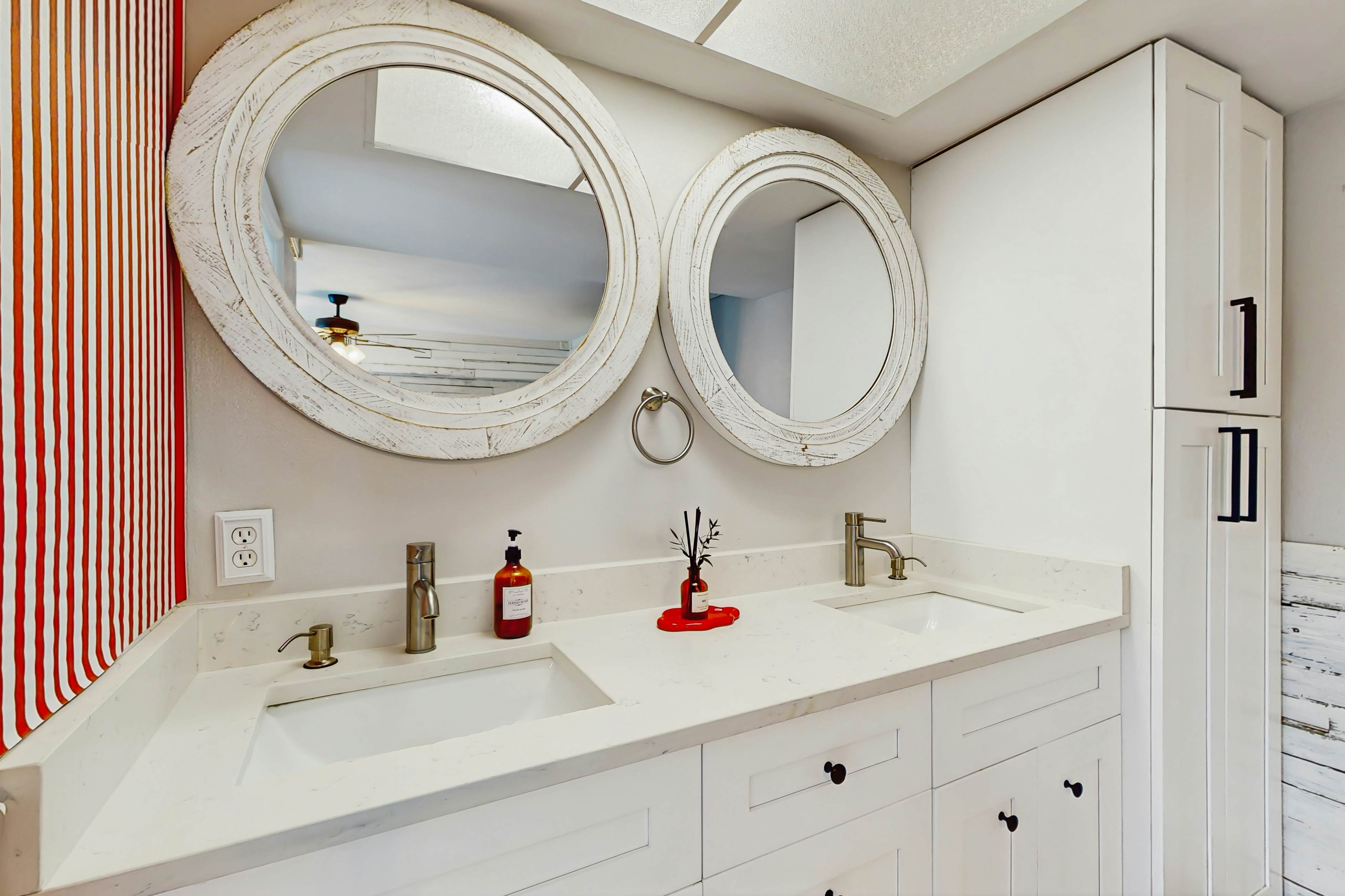 Spacious family friendly pool home with hot tub and game room, near Gulf beaches