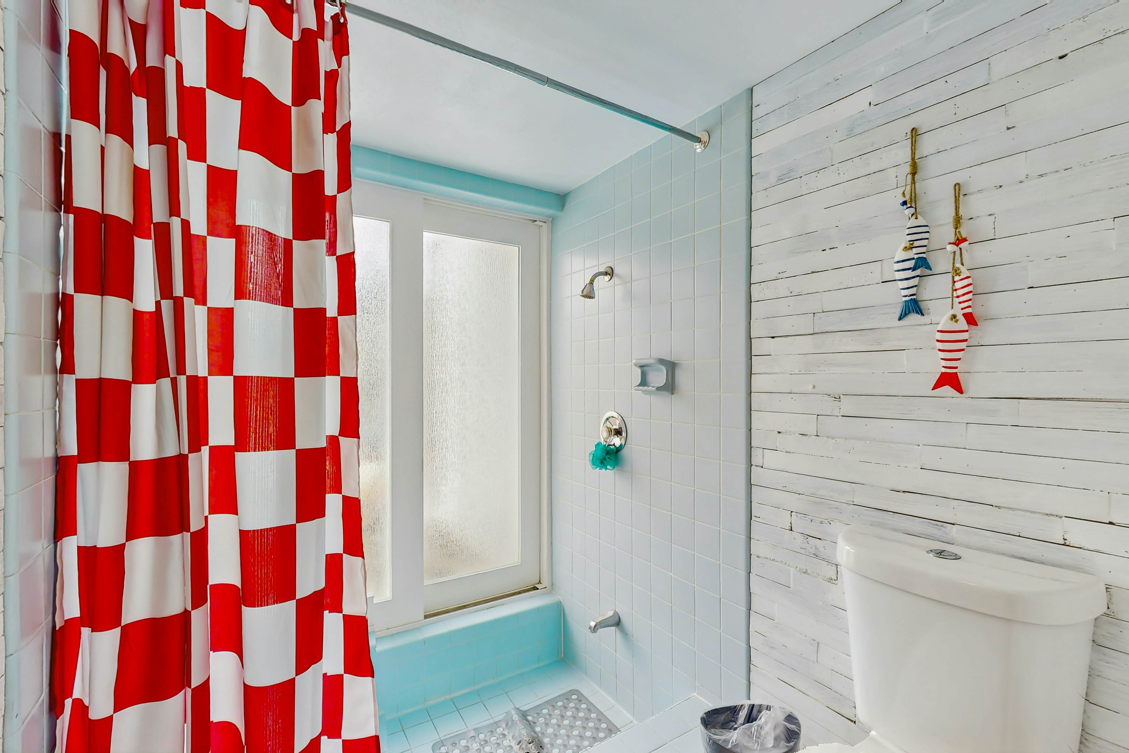 Spacious family friendly pool home with hot tub and game room, near Gulf beaches