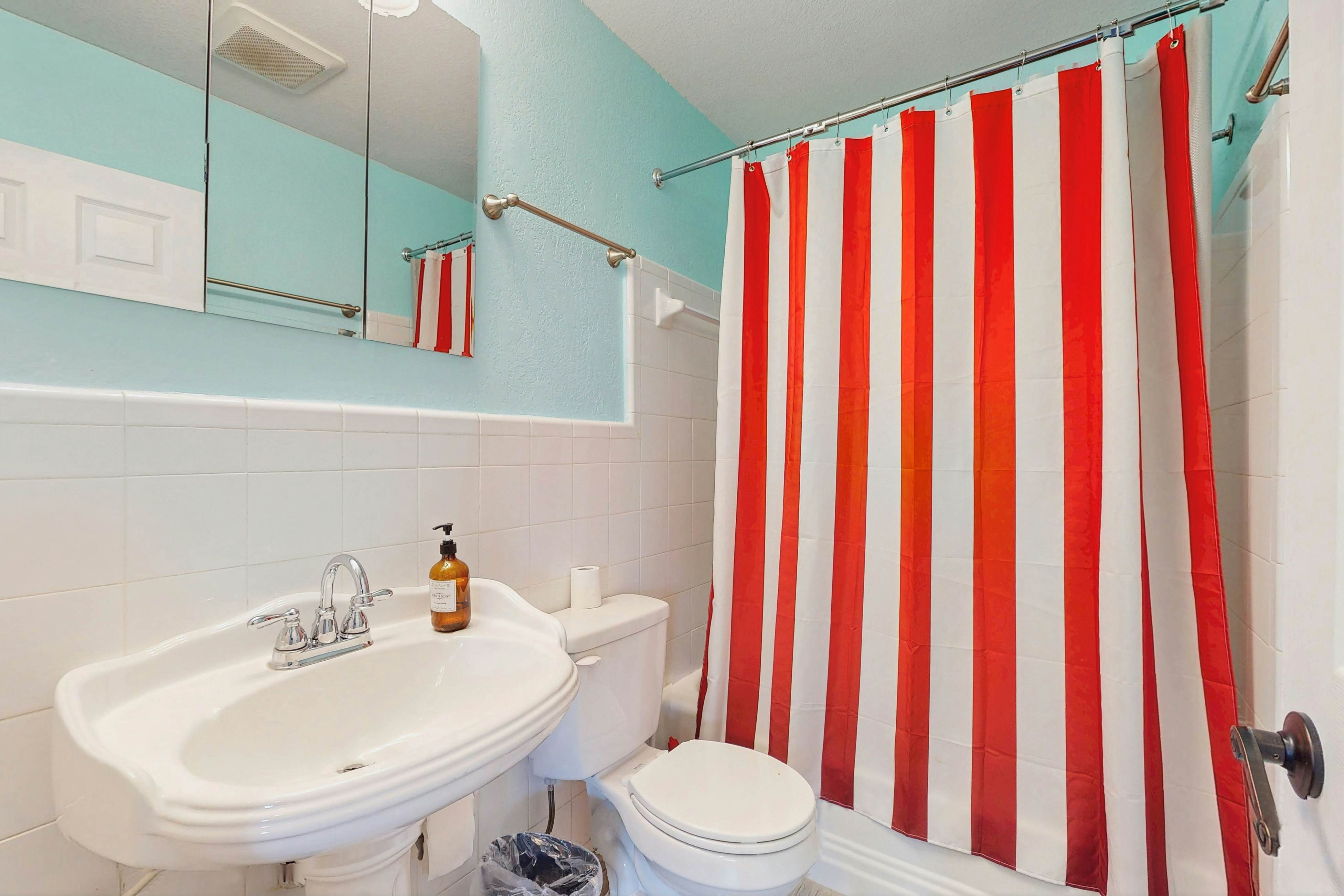 Spacious family friendly pool home with hot tub and game room, near Gulf beaches