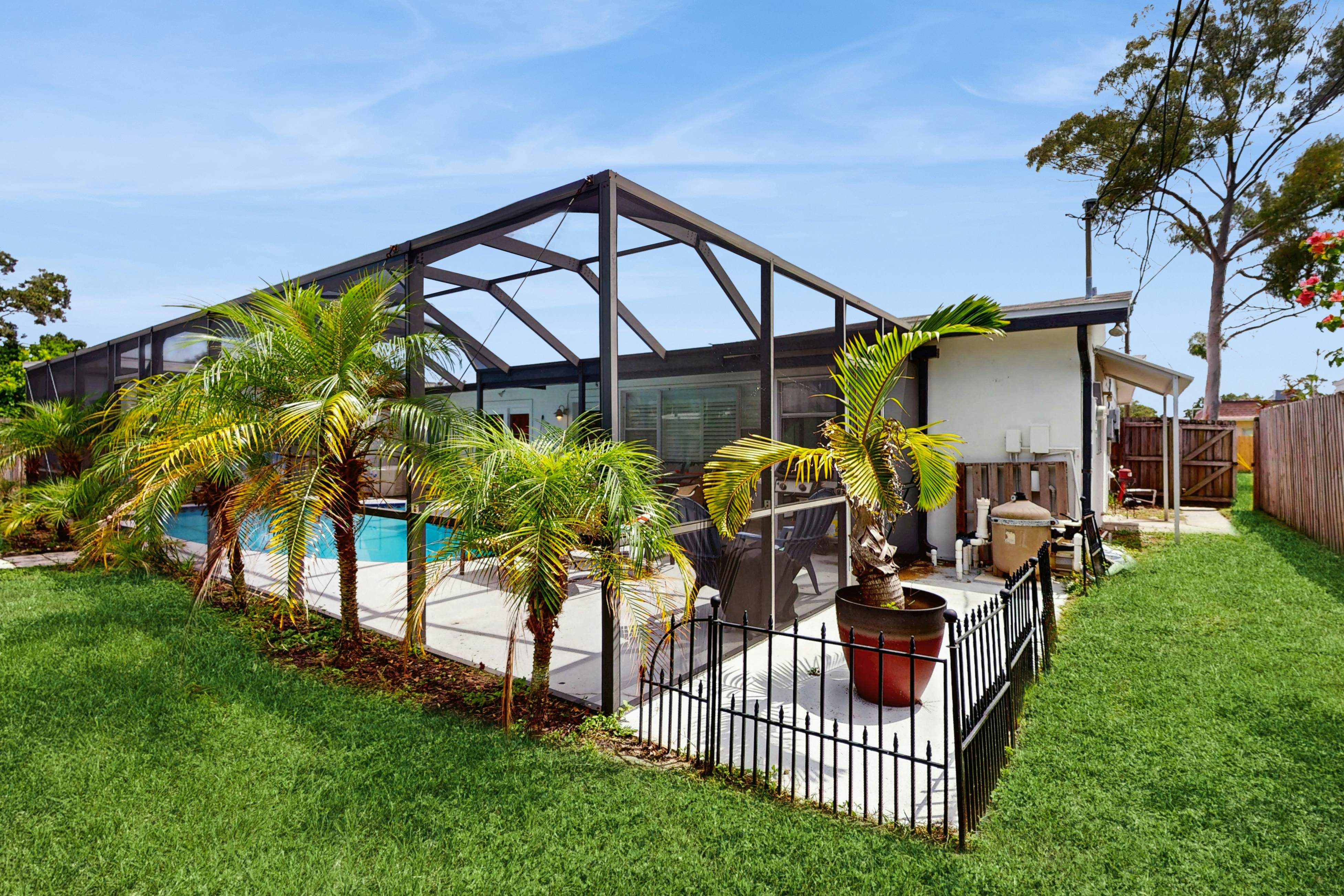 Spacious family friendly pool home with hot tub and game room, near Gulf beaches