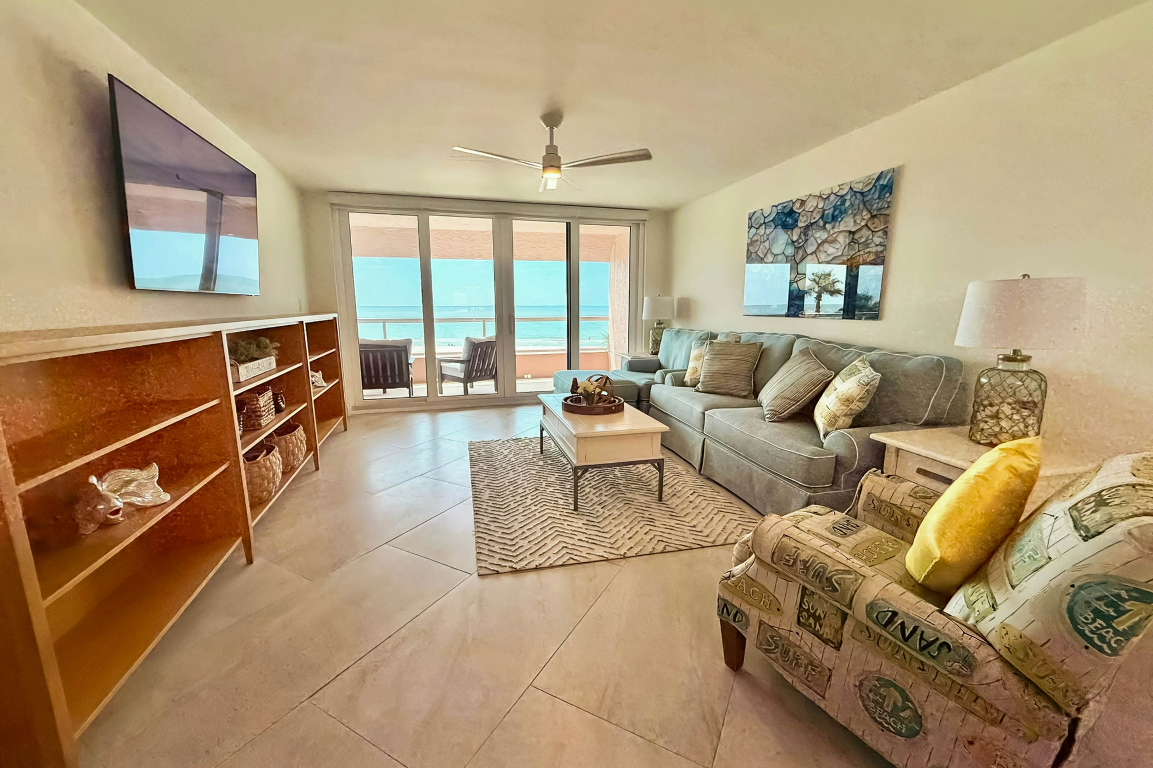 Gulf front condo with amazing views, W/D, resort amenities, pool & hot tub