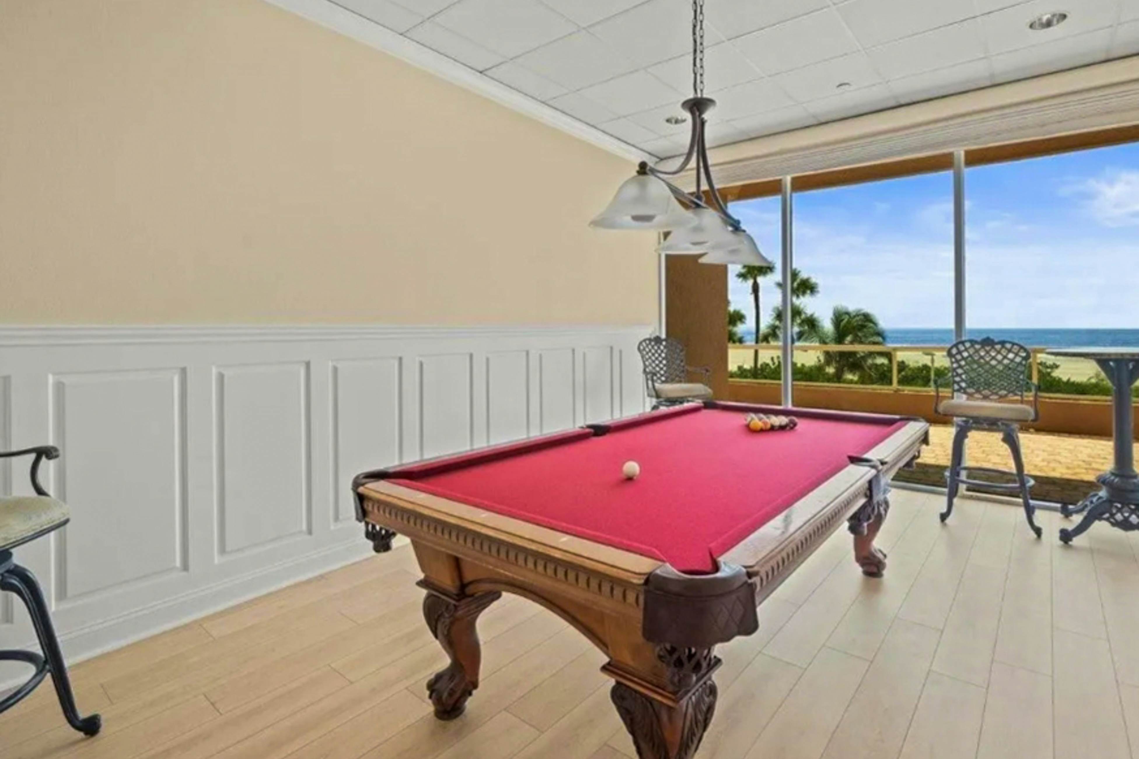 Gulf front condo with amazing views, W/D, resort amenities, pool & hot tub