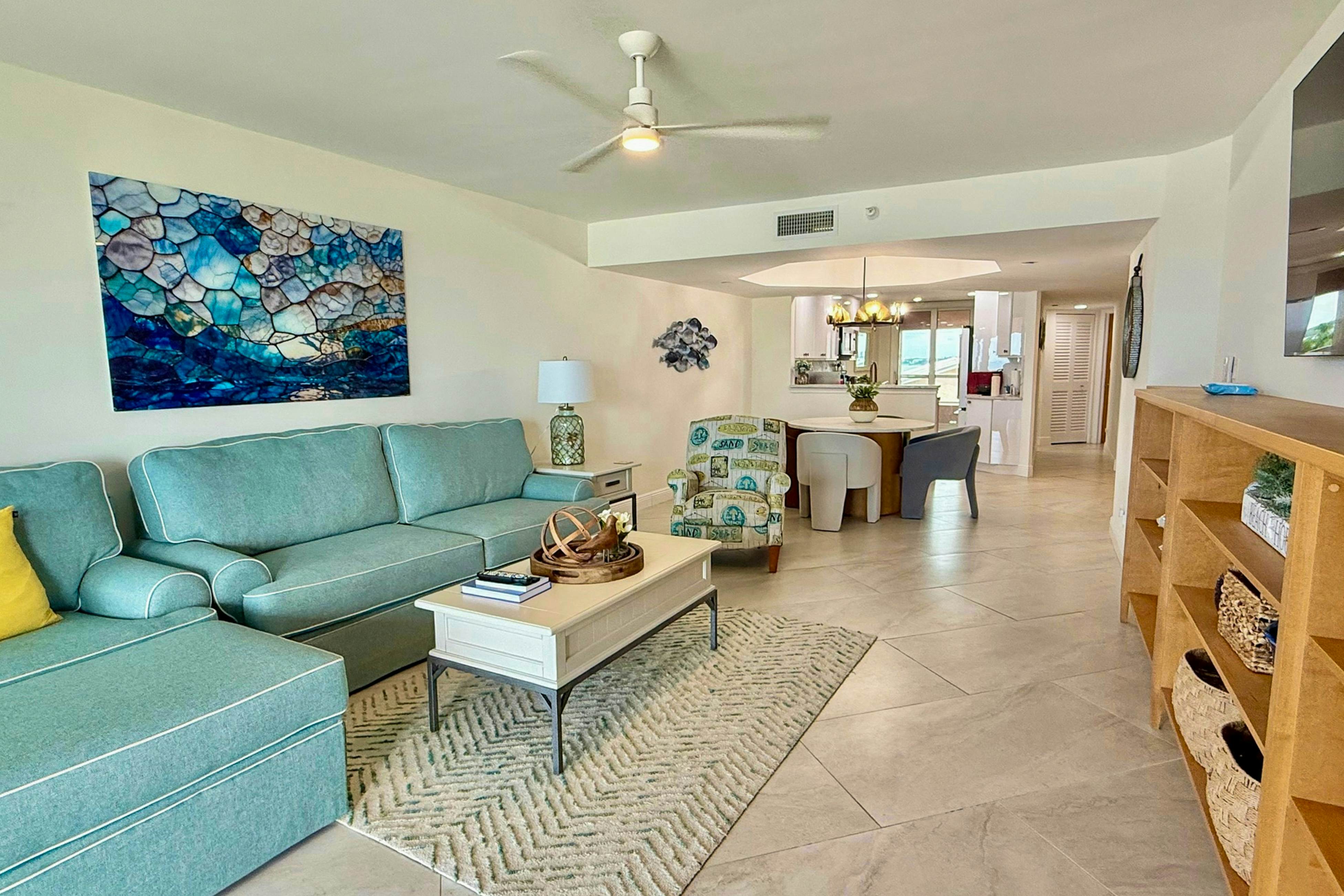 Gulf front condo with amazing views, W/D, resort amenities, pool & hot tub