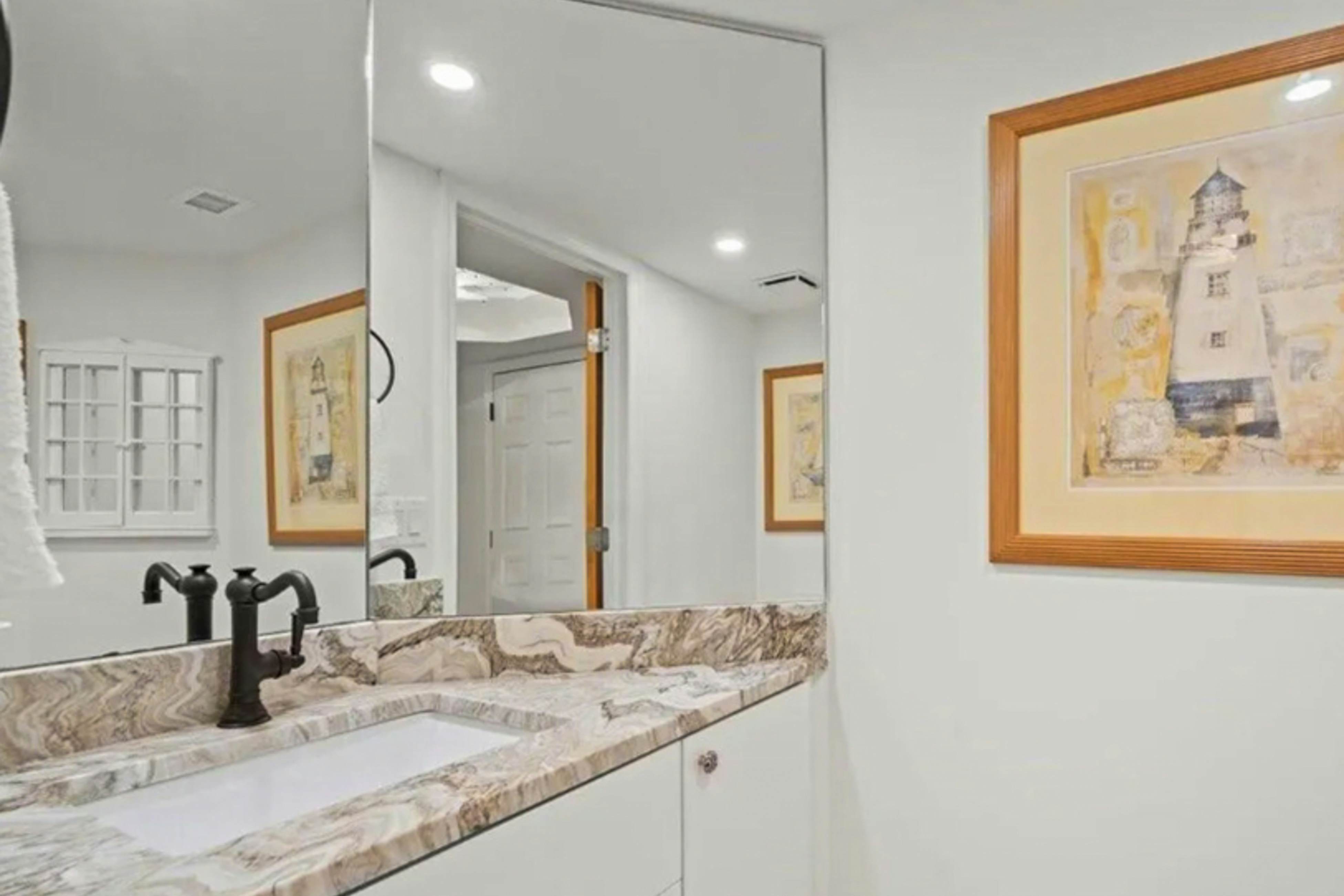 Gulf front condo with amazing views, W/D, resort amenities, pool & hot tub