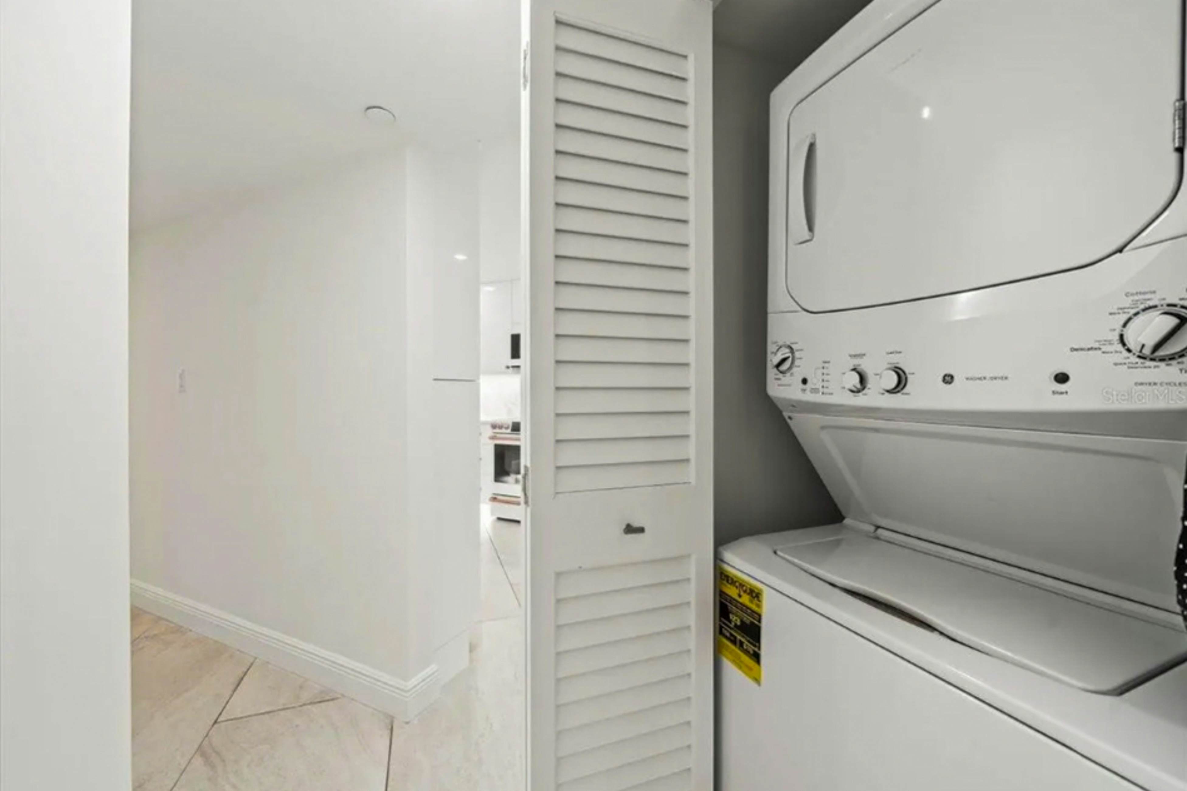 Gulf front condo with amazing views, W/D, resort amenities, pool & hot tub