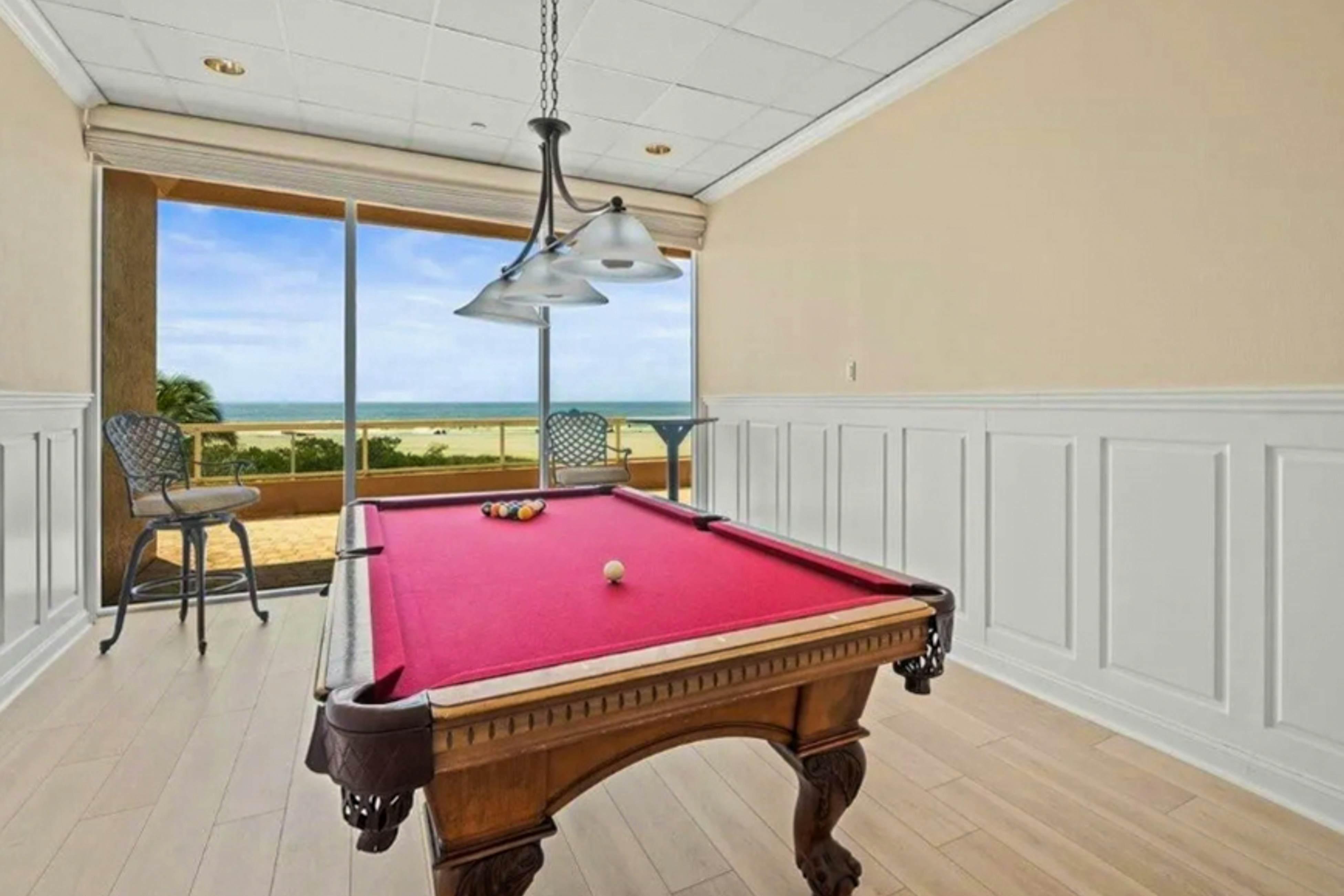 Gulf front condo with amazing views, W/D, resort amenities, pool & hot tub